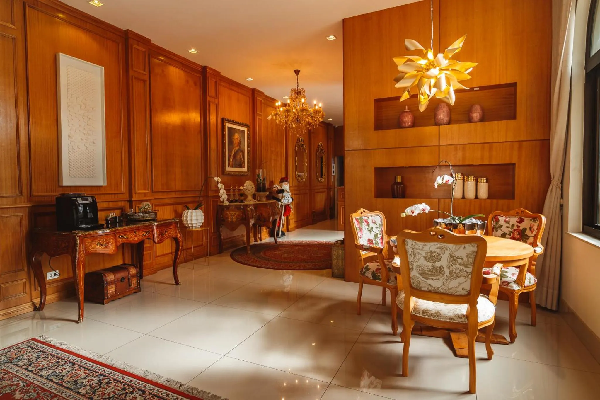 Communal lounge/ TV room in Pousada Luis XV