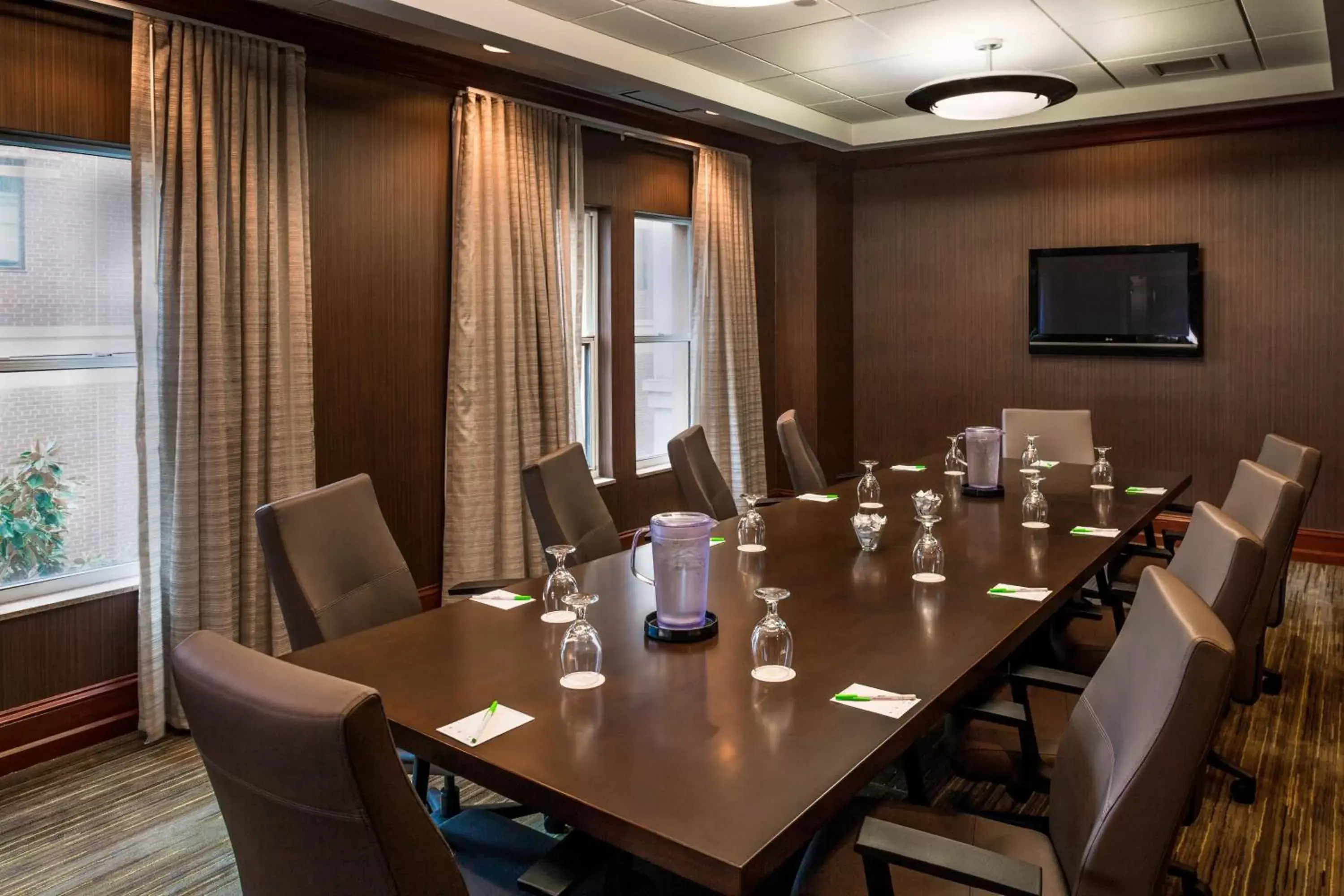 Meeting/conference room in Courtyard by Marriott Norfolk Downtown