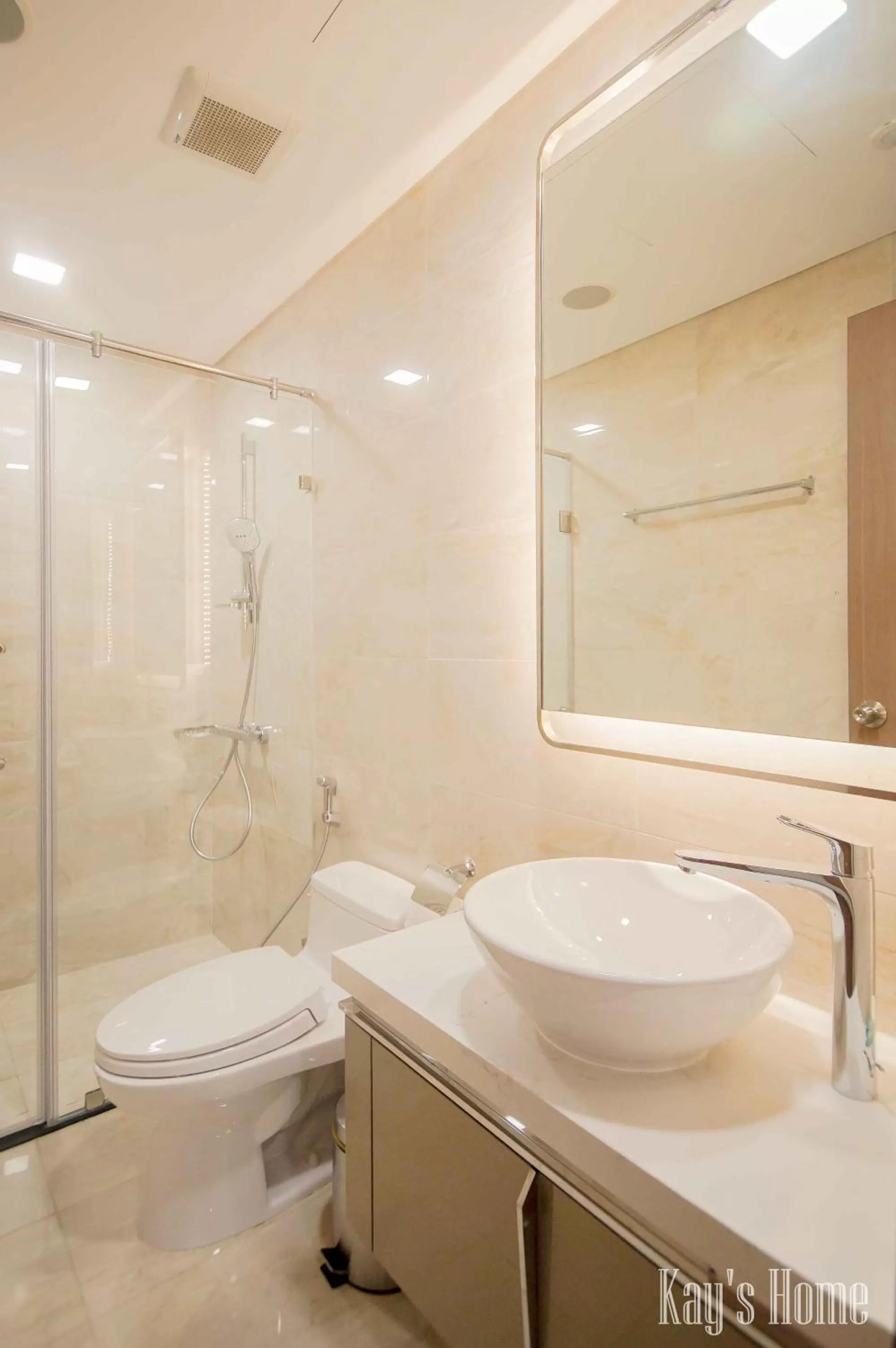Bathroom in Vinhomes Central Park-Nice Homes
