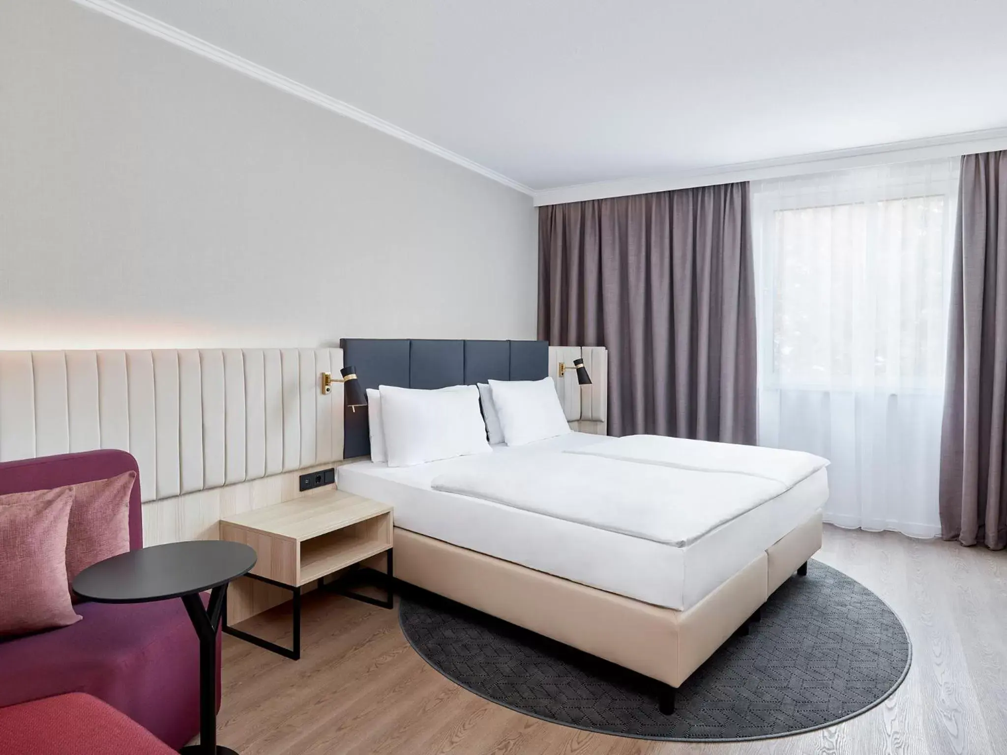 Bed in Crowne Plaza Hamburg-City Alster, an IHG Hotel