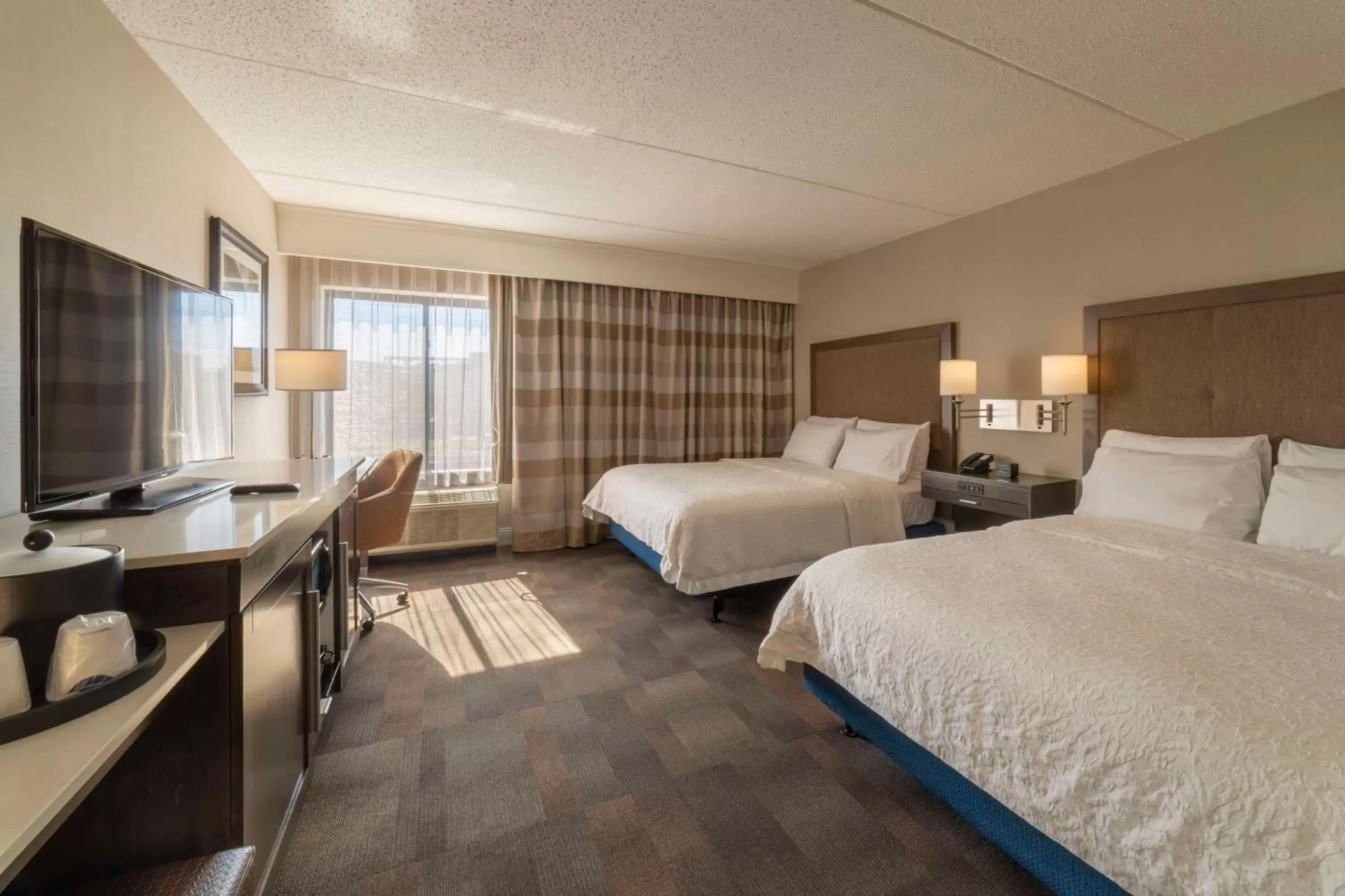 Bed in Hampton Inn Carlstadt At The Meadowlands Bed in Hampton Inn Carlstadt At The Meadowlands