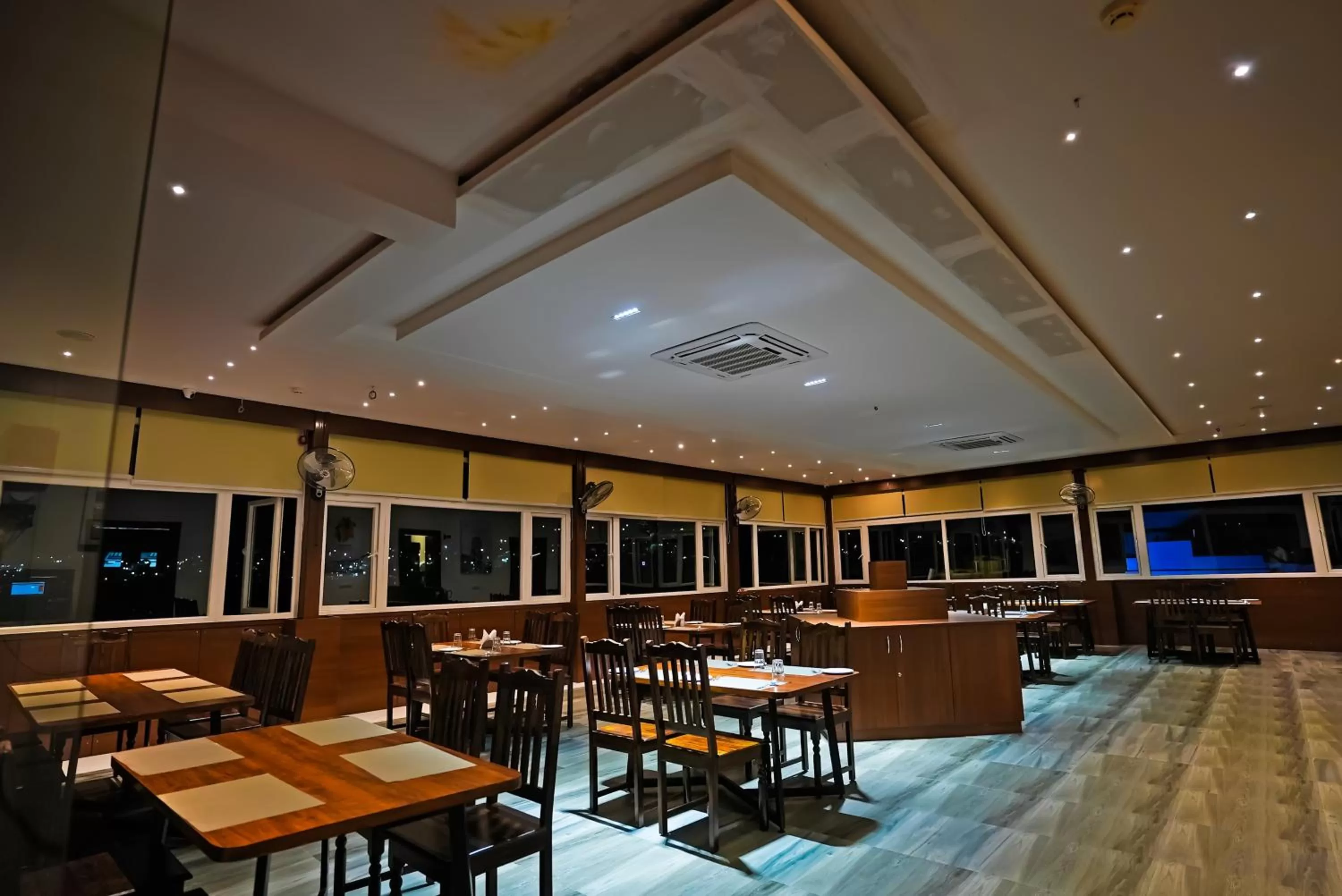 Restaurant/places to eat in Eden Park Boutique Hotel