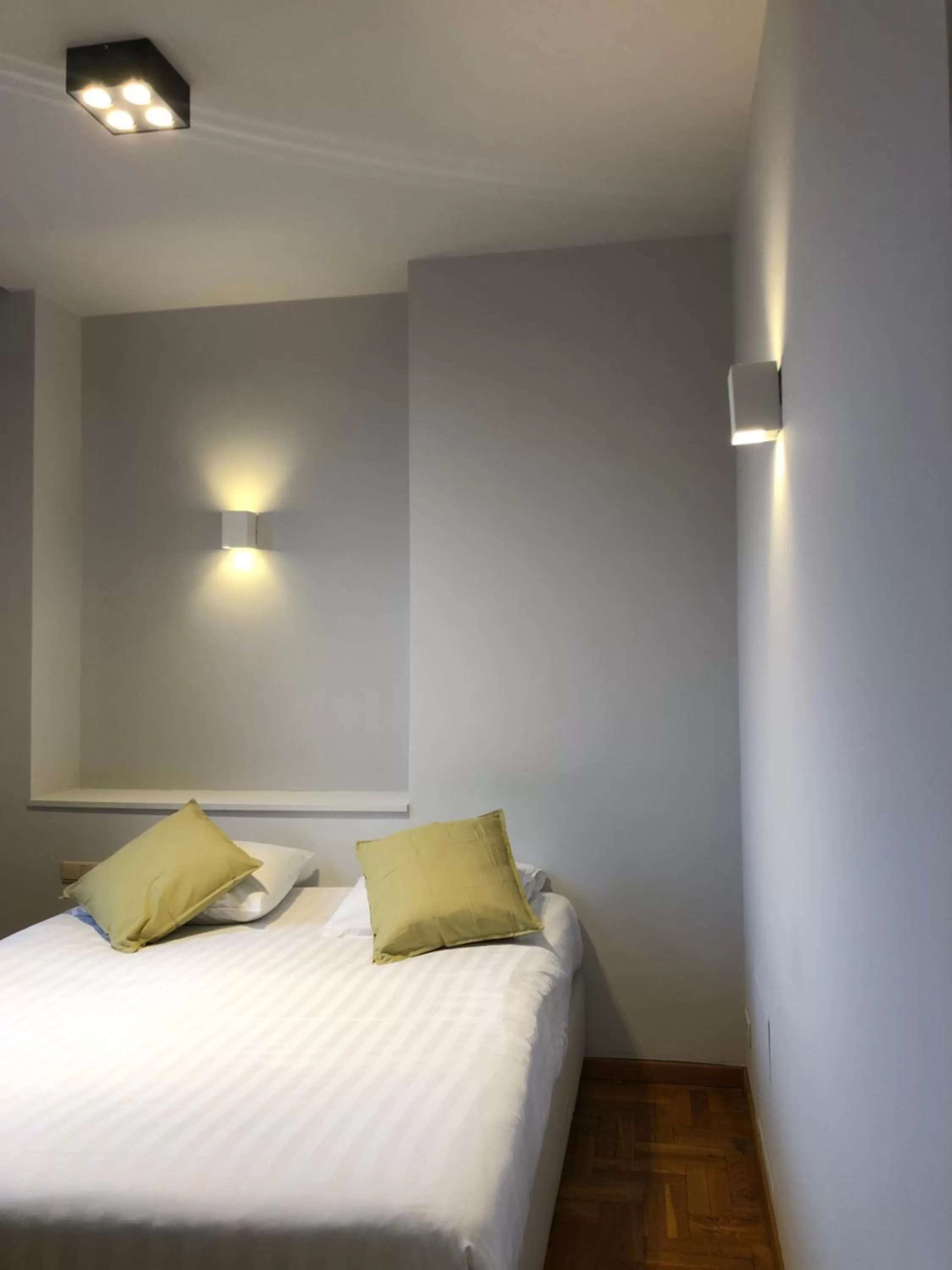 Bed in Hotel Le Cygne d'Argent