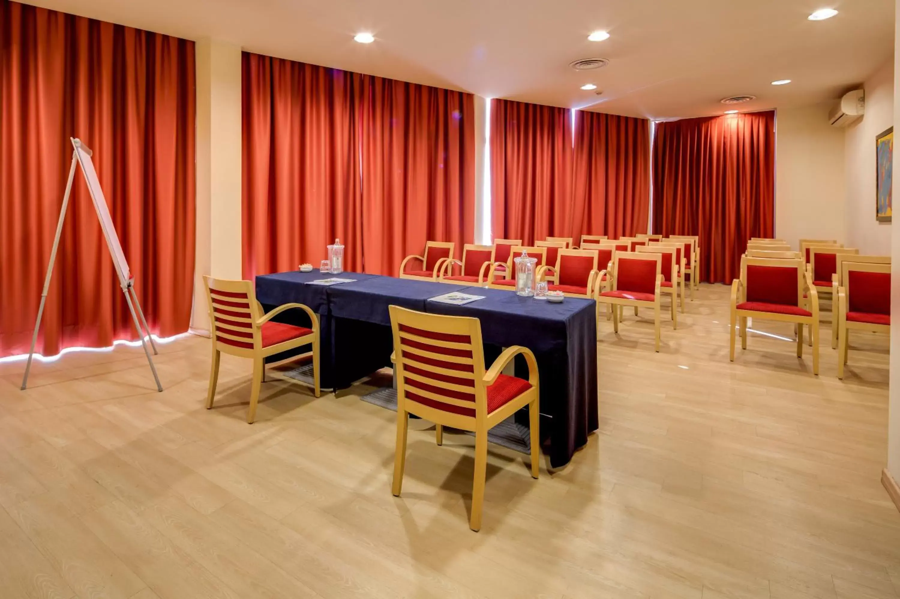 Meeting/conference room in Holiday Inn Express Parma, an IHG Hotel