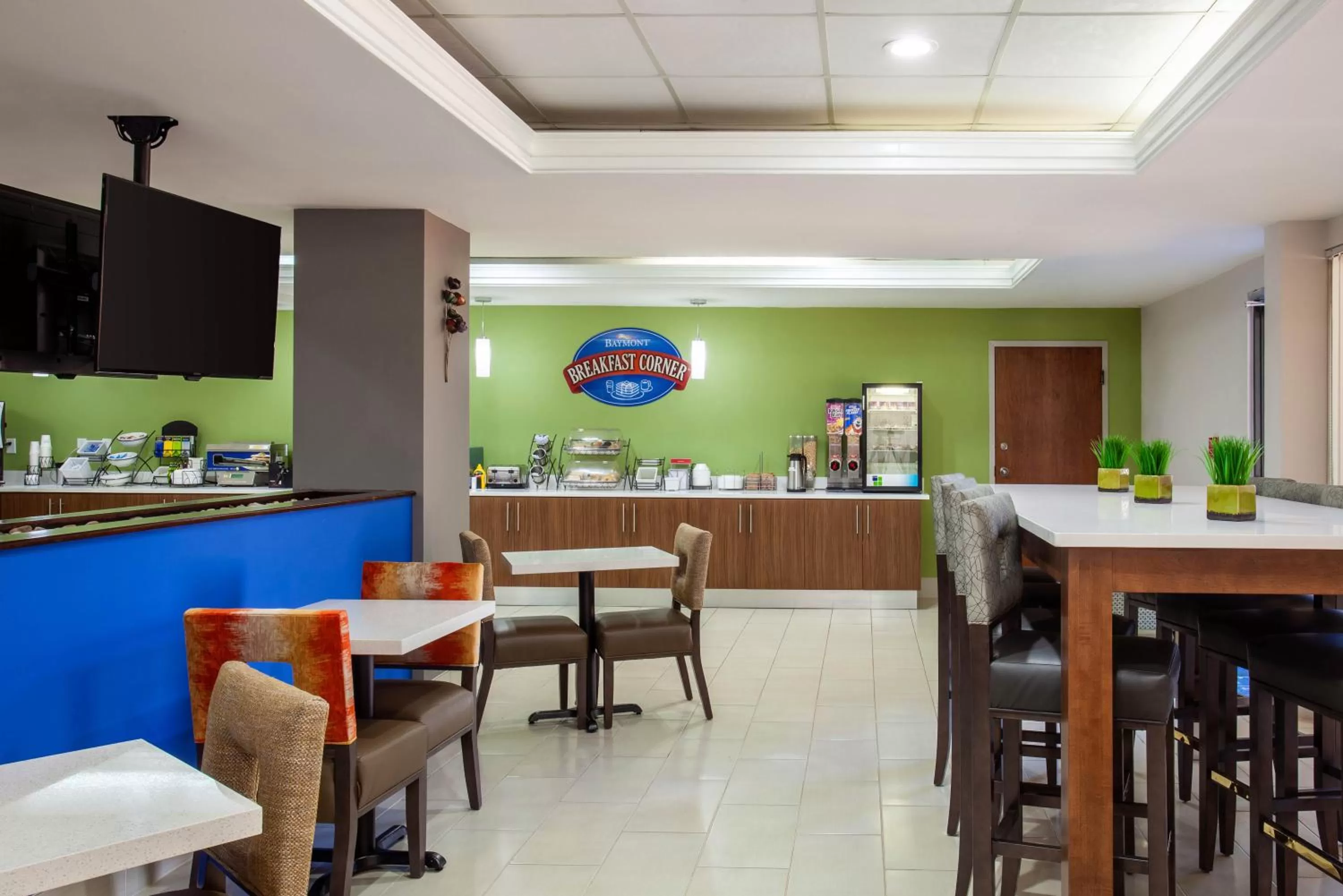 Restaurant/places to eat in Baymont by Wyndham McDonough