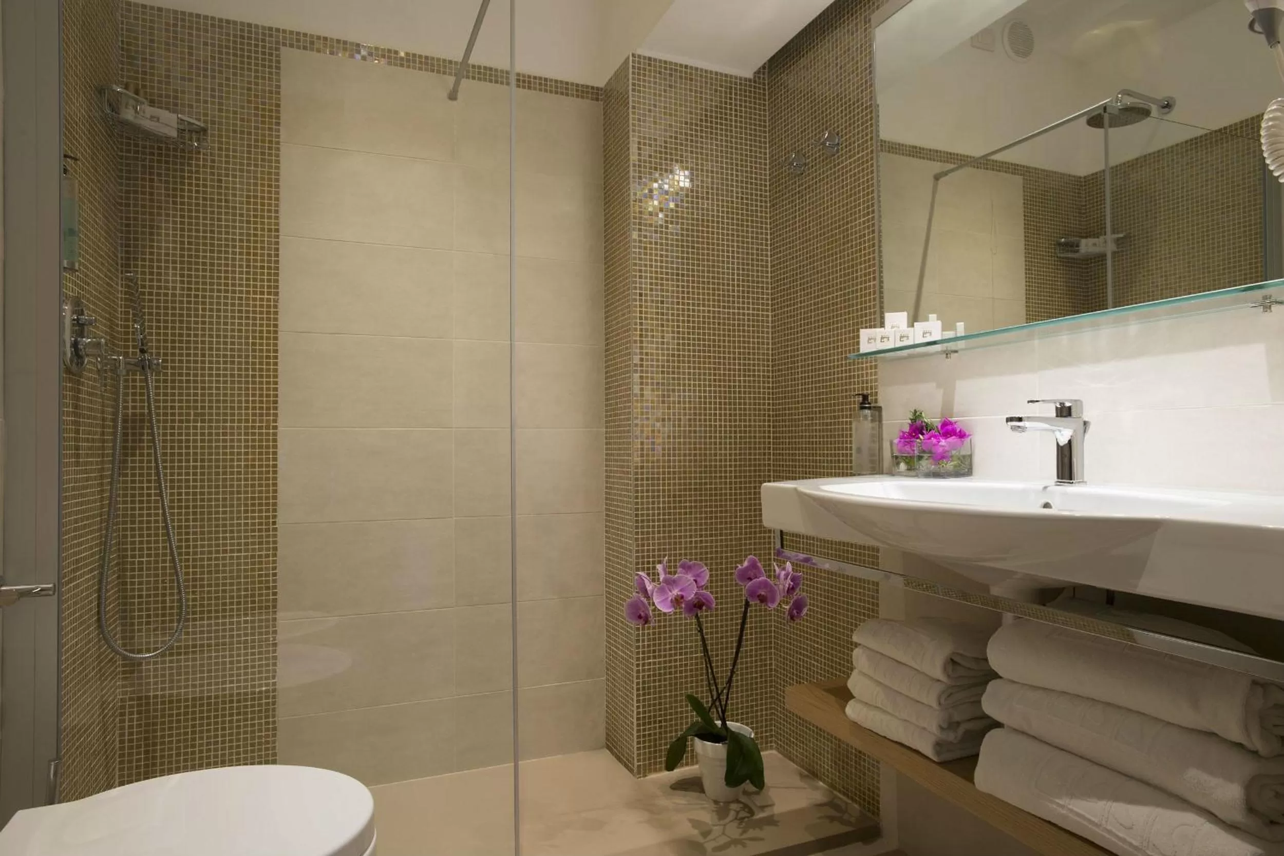 Bathroom in Hotel Dei Pini