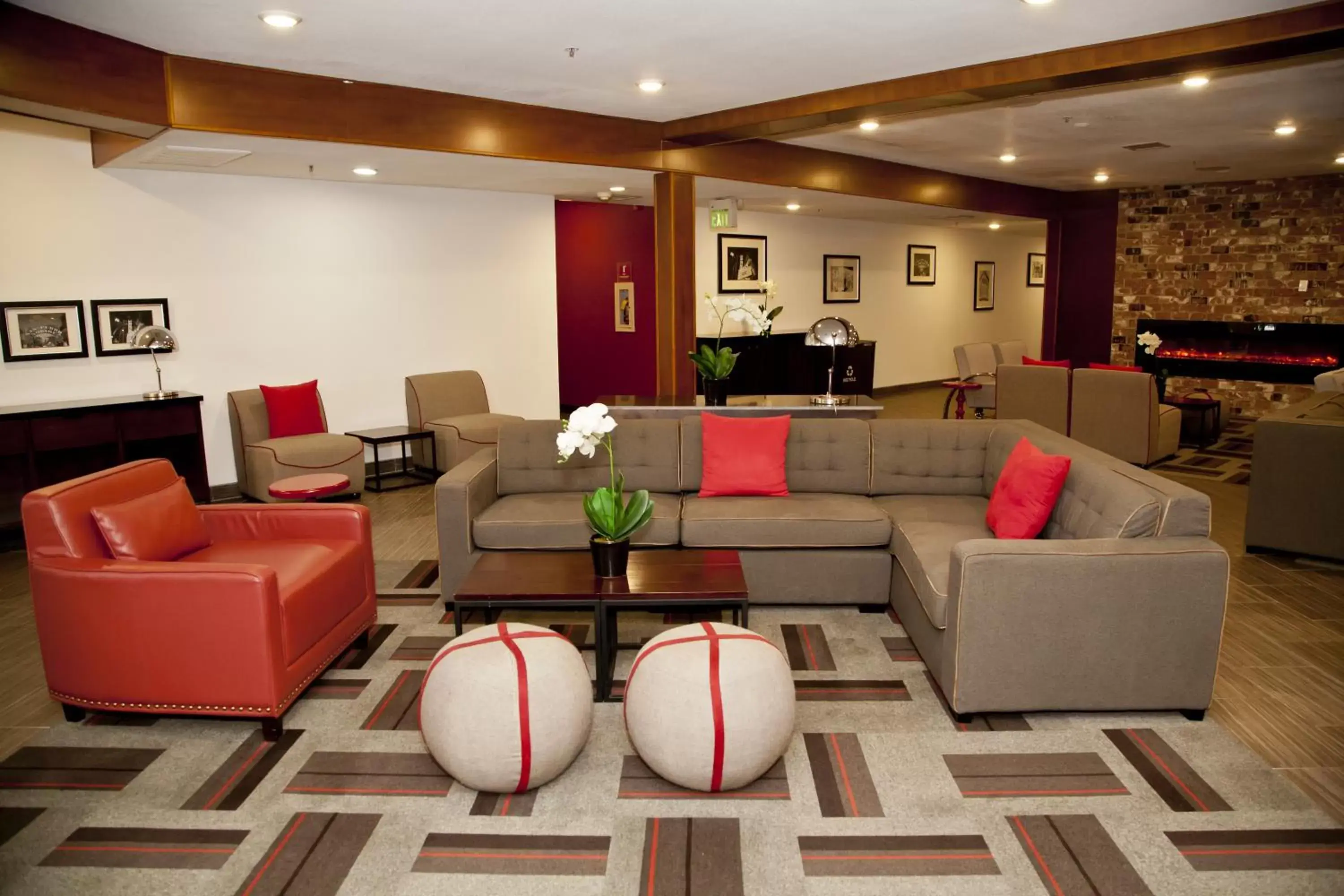Communal lounge/ TV room, Lobby/Reception in Wyndham Garden Silicon Valley
