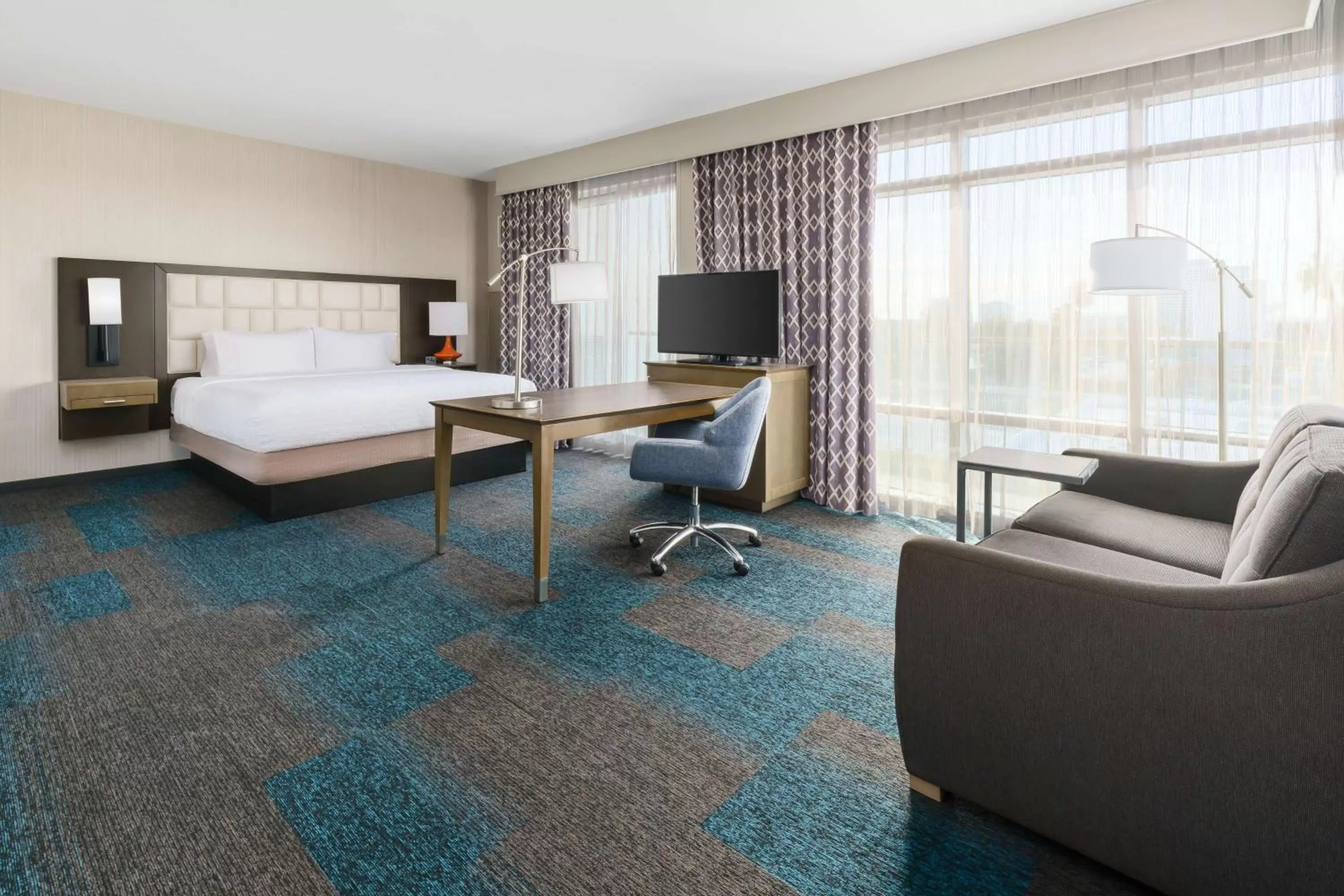 Bedroom, Bed in Hampton Inn & Suites LAX El Segundo