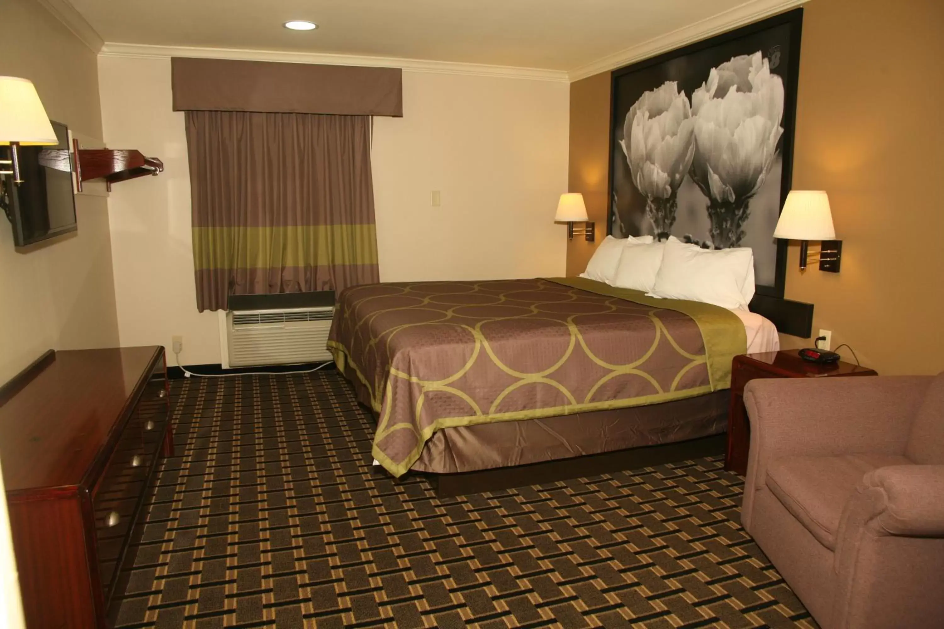 Bed in Super 8 by Wyndham Tyler TX