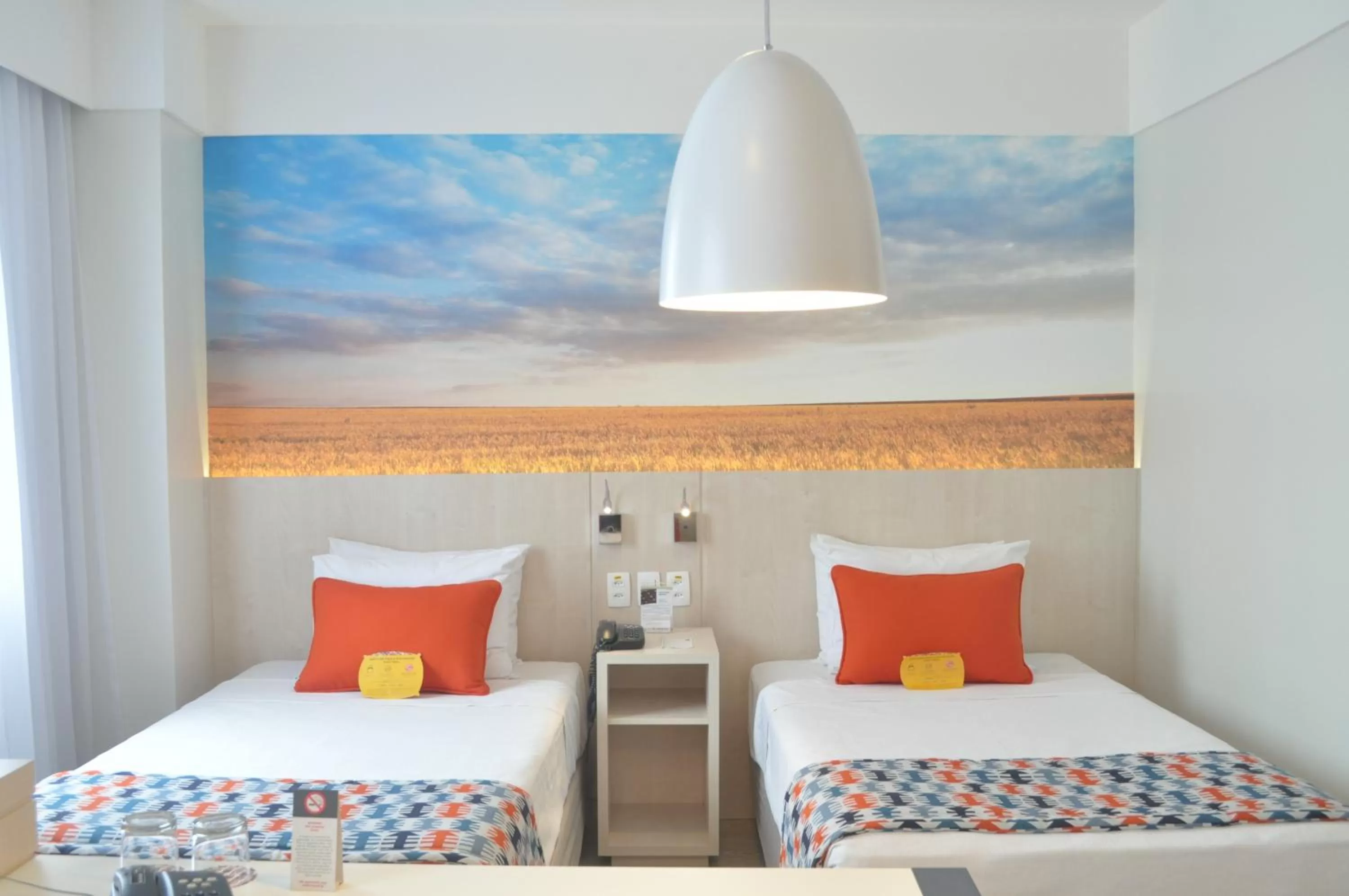 Photo of the whole room, Bed in Comfort Suites Alphaville