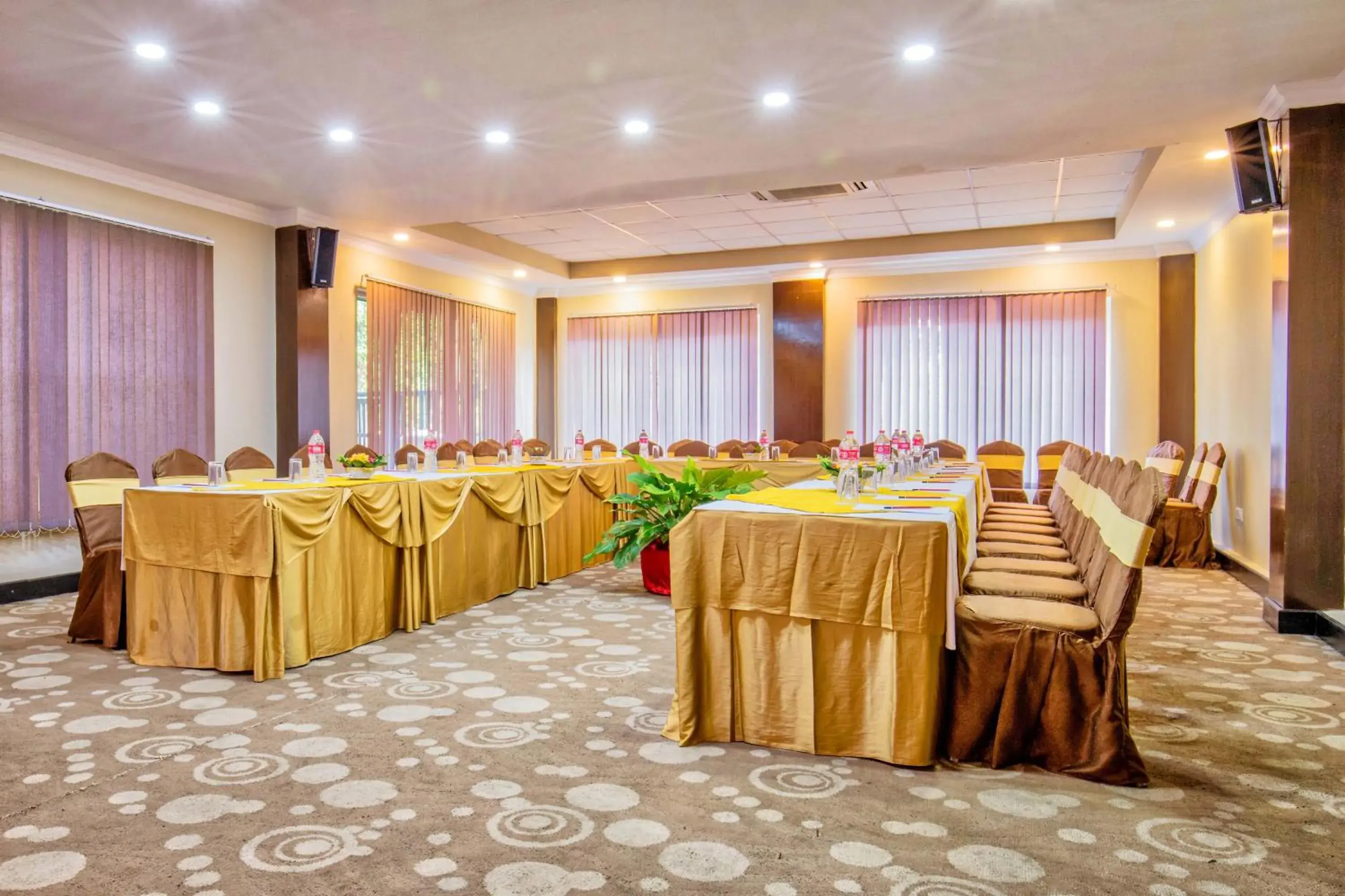 Meeting/conference room in Da Yatra Courtyard Hotel