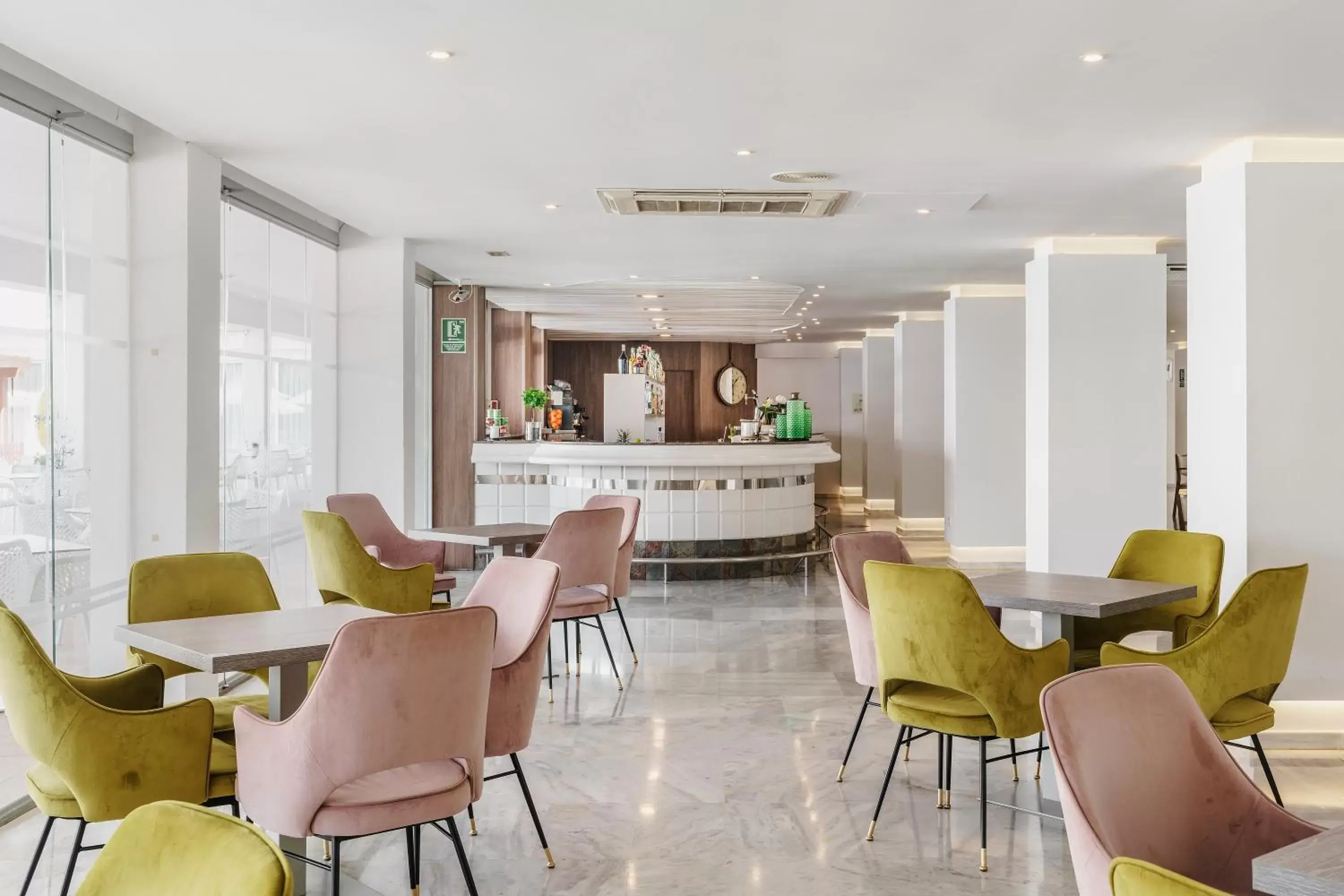 Restaurant/places to eat in Alua Leo Restaurant/places to eat in Alua Leo