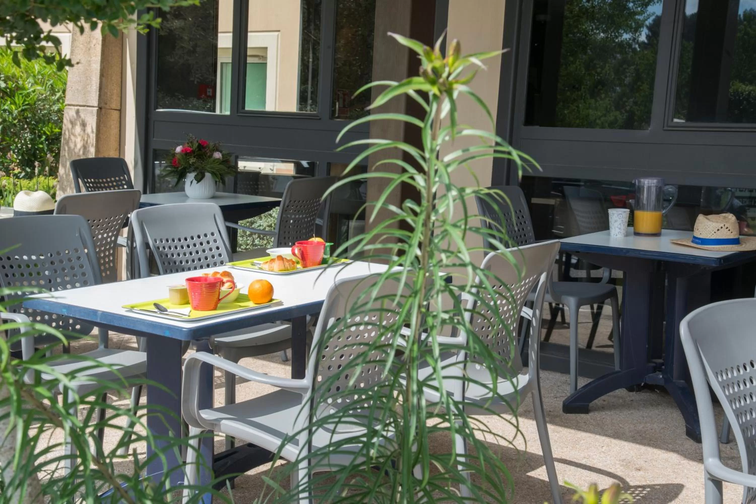 Patio in IBIS Budget Aix en Provence Est Le Canet
