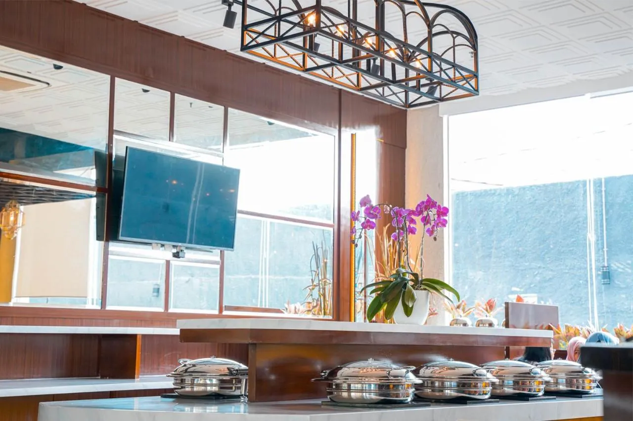 Restaurant/places to eat in Luxury Inn Arion Hotel