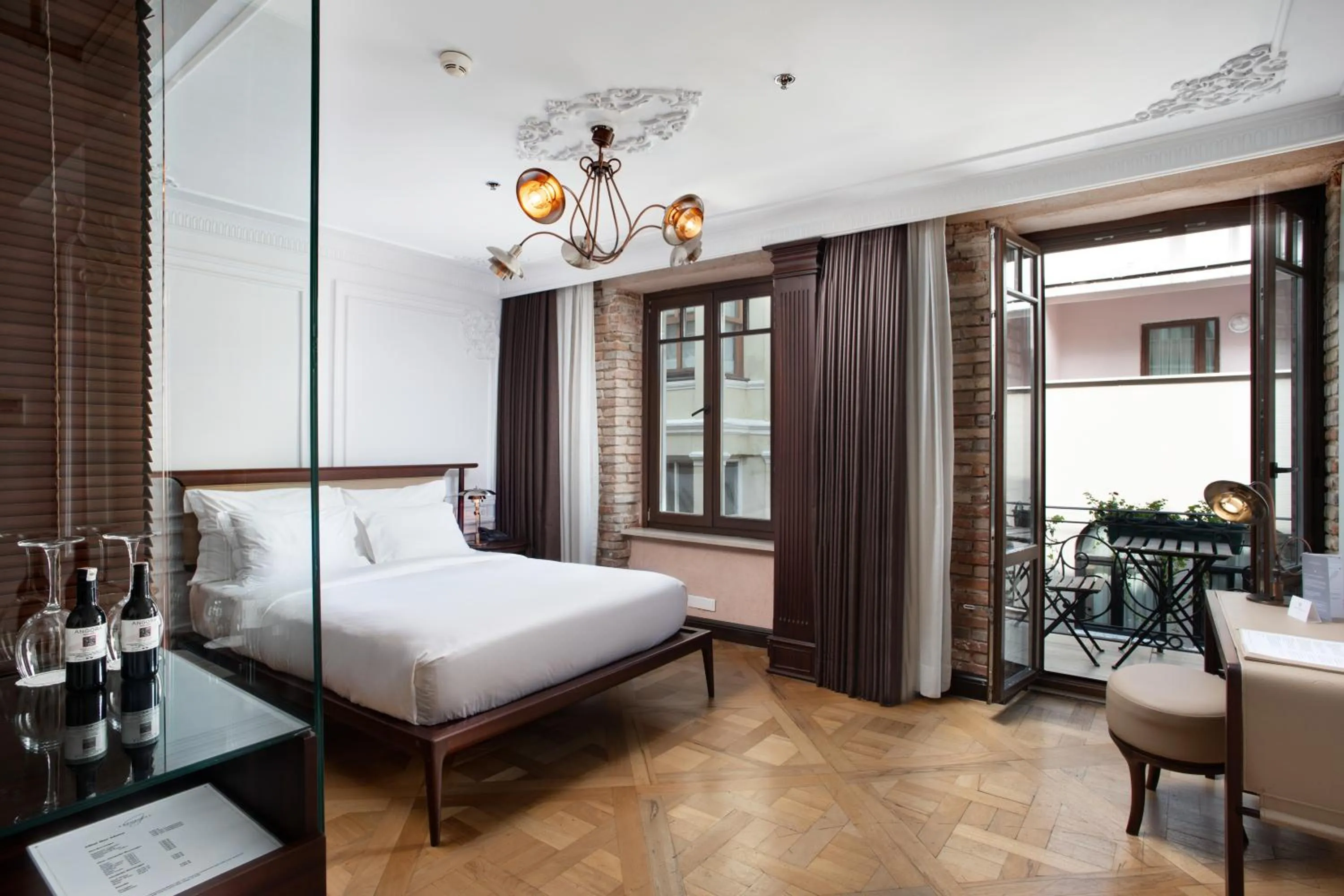 Photo of the whole room, Bed in Georges Hotel Galata