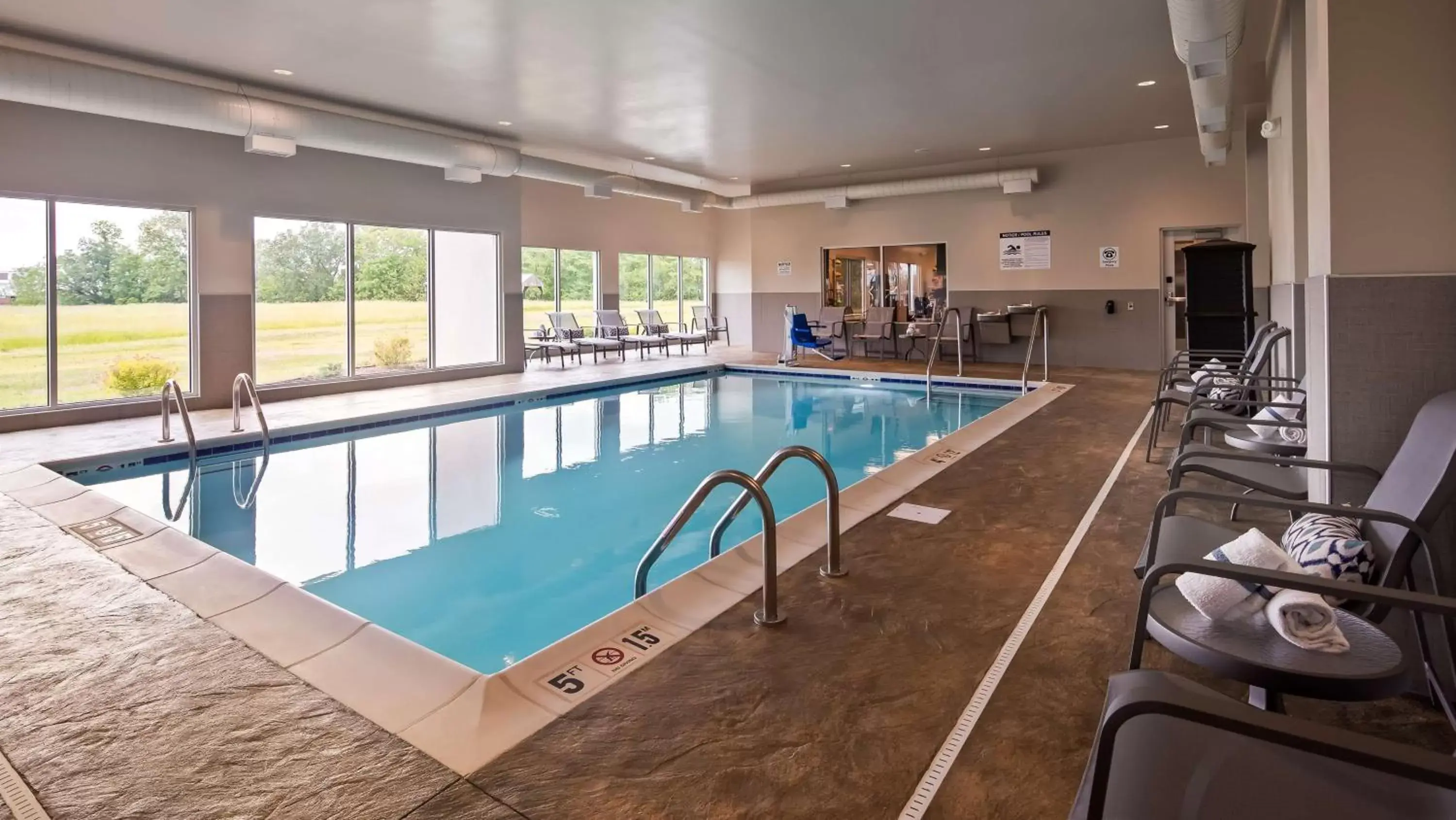On site, Swimming Pool in Best Western Plus Parkside Inn & Suites