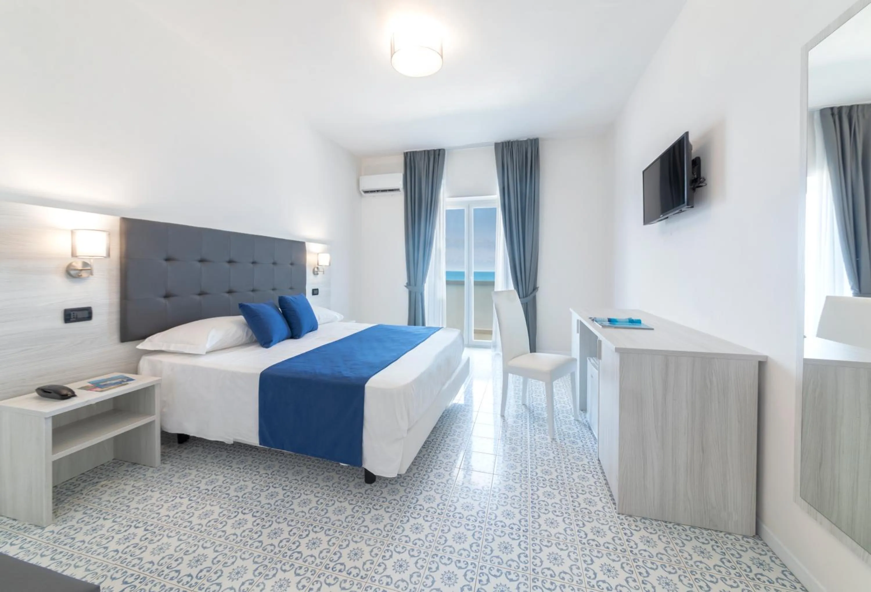 Bedroom, Bed in Royal Sunset Hotel