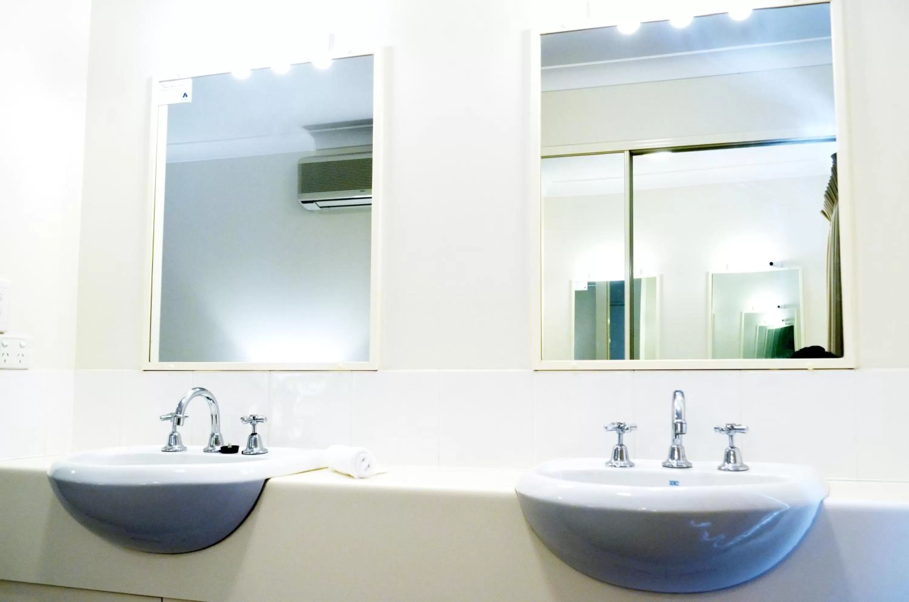 Night in Spring Hill Mews Apartments