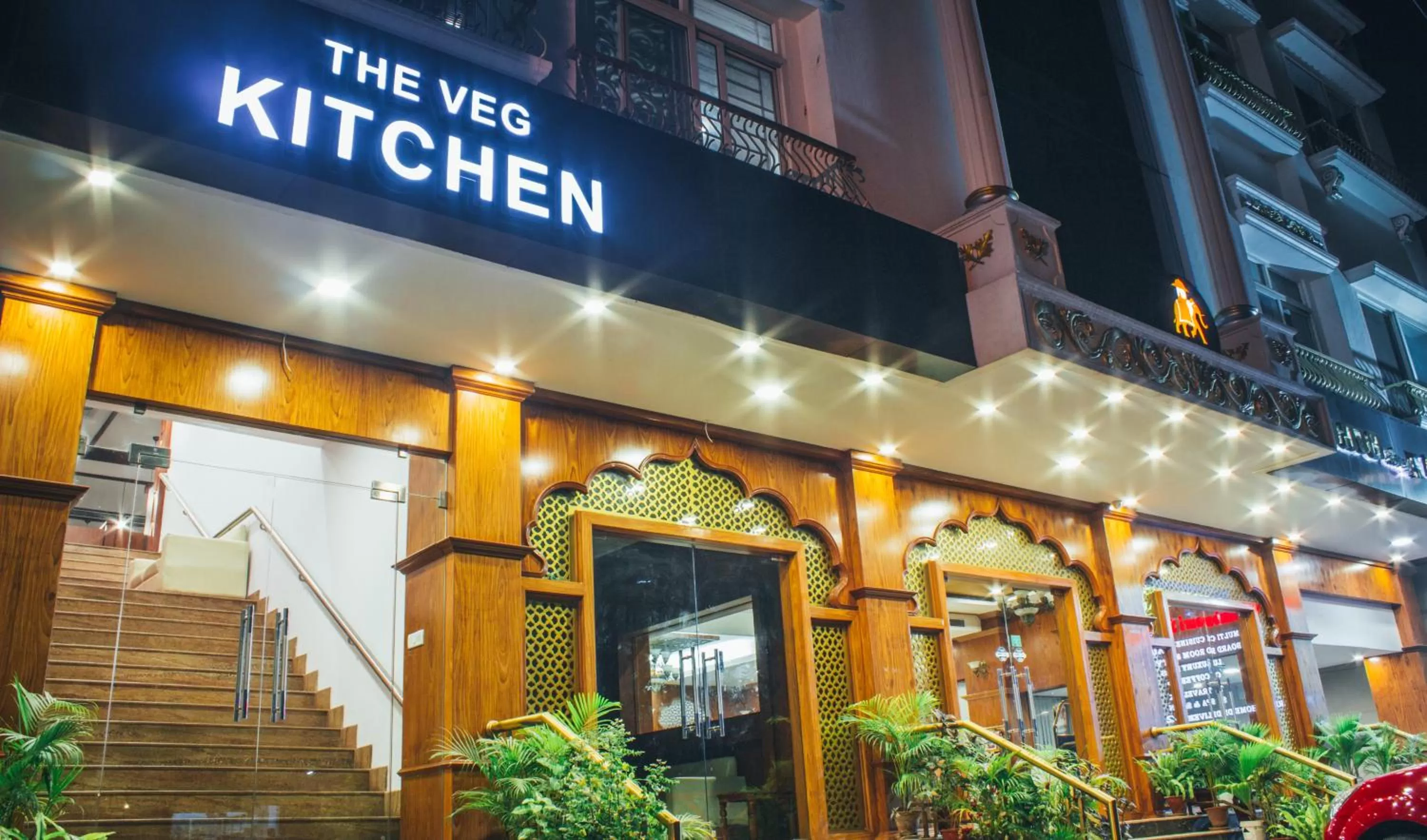 Restaurant/places to eat in Ambaari hotel