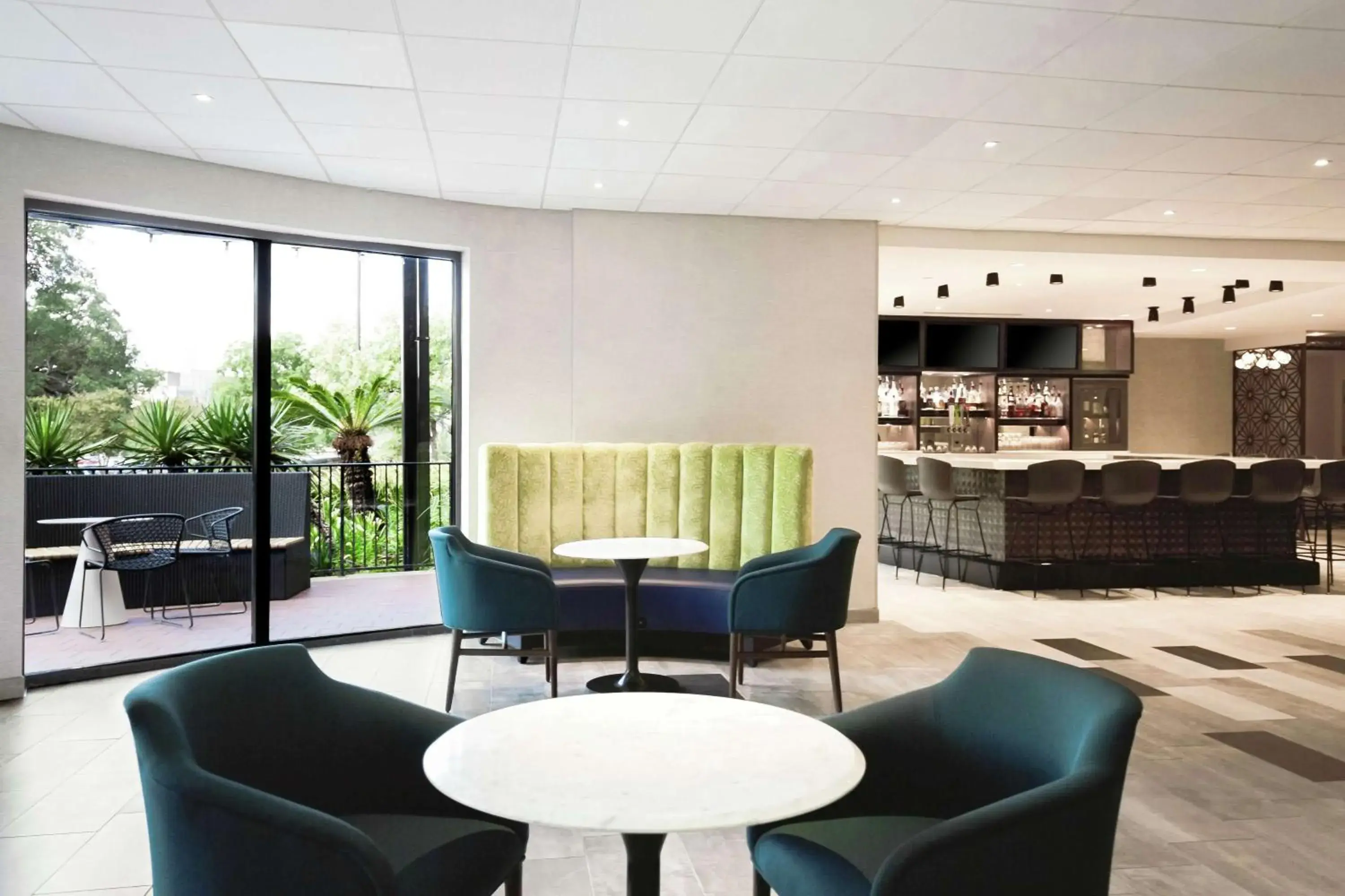 Lounge or bar in DoubleTree by Hilton Austin-University Area