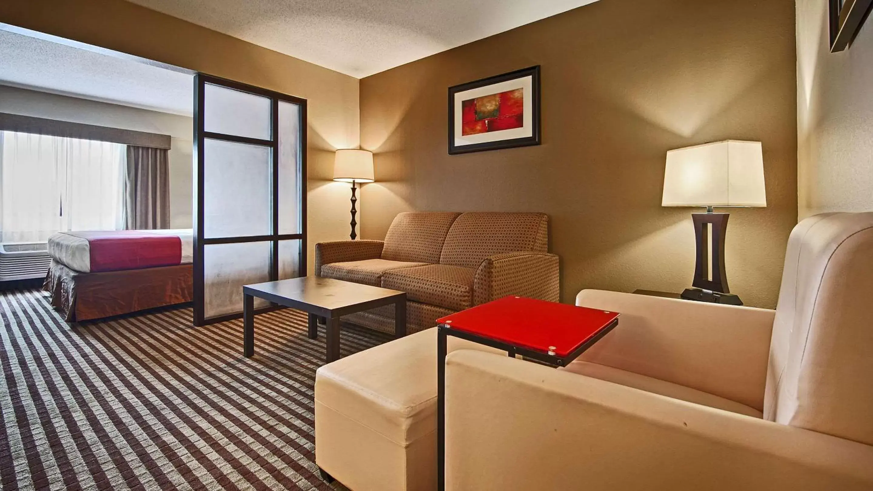 Bedroom, Seating Area in Comfort Inn & Suites Copley Akron