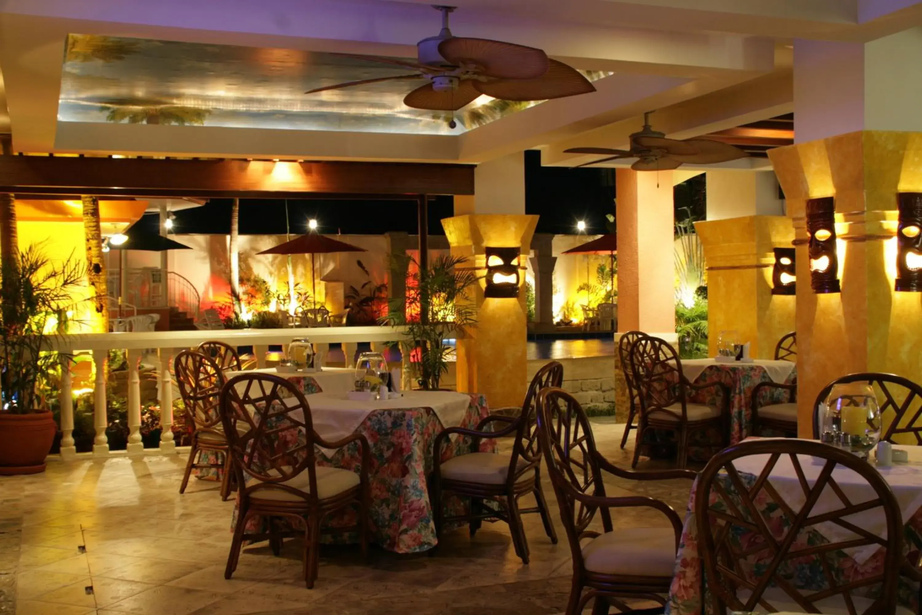 Restaurant/places to eat in Pacific Breeze Hotel and Resort Restaurant/places to eat in Pacific Breeze Hotel and Resort