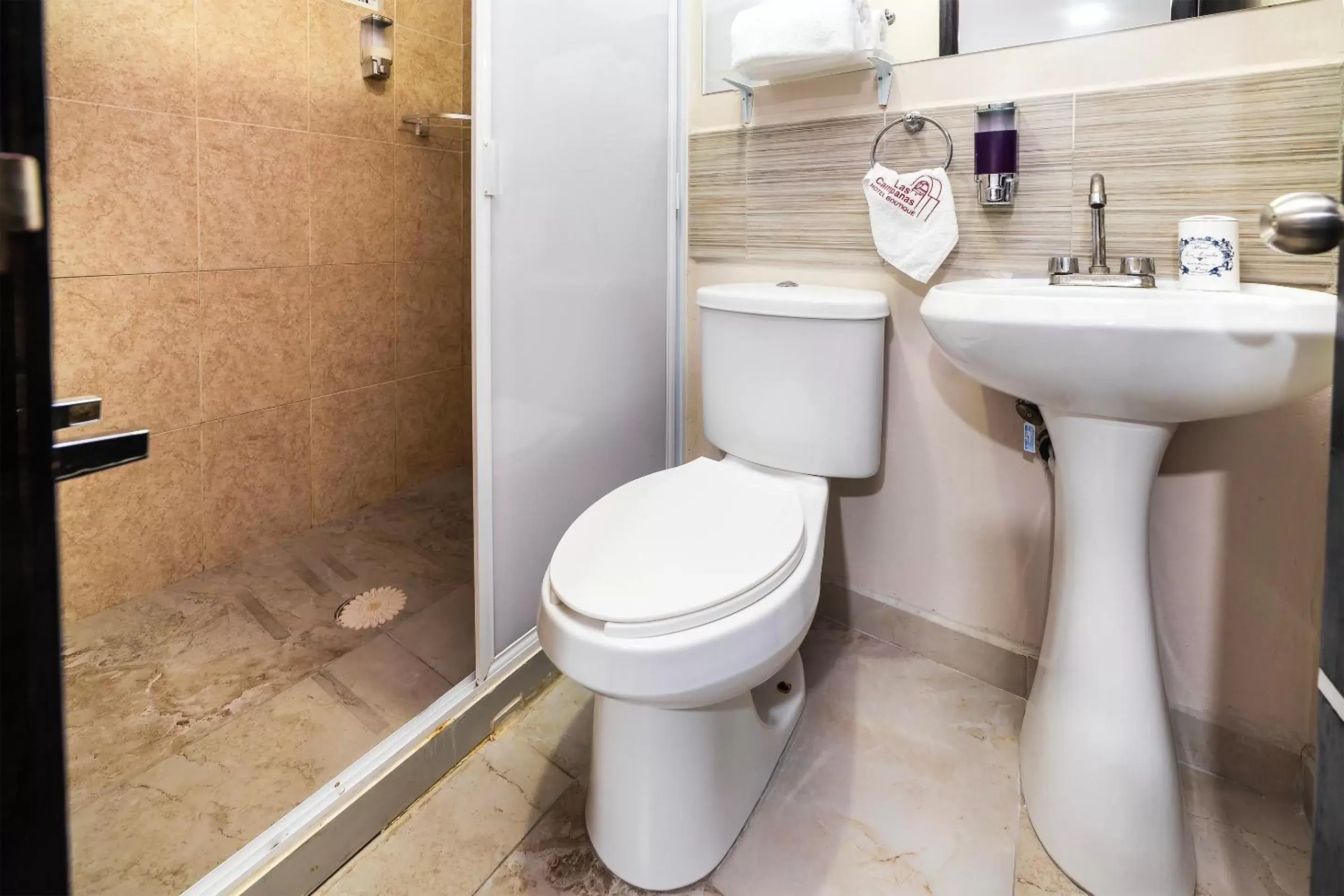 Bathroom in OYO Hotel Boutique Las Campanas