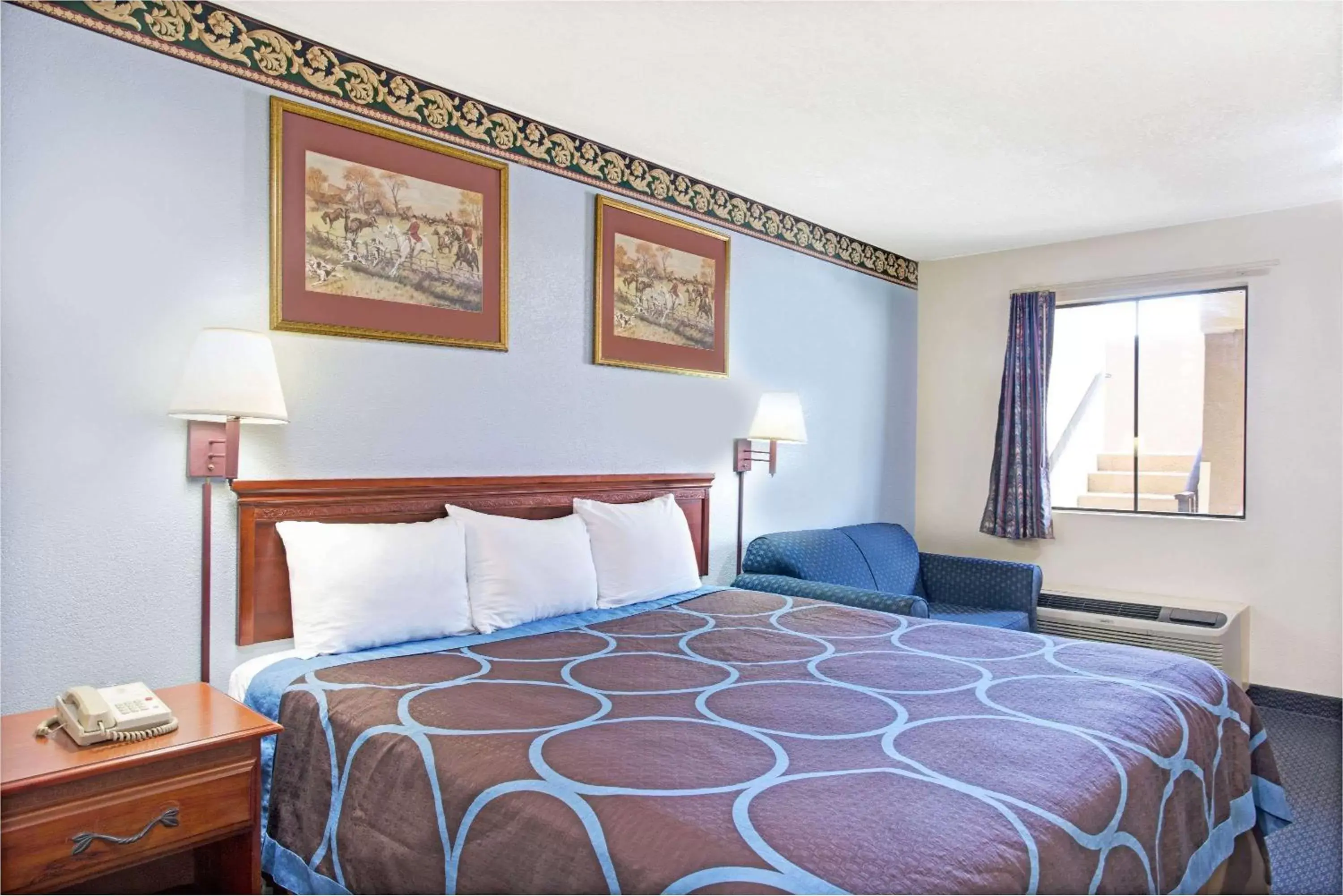 Photo of the whole room, Bed in Super 8 by Wyndham Suwanee