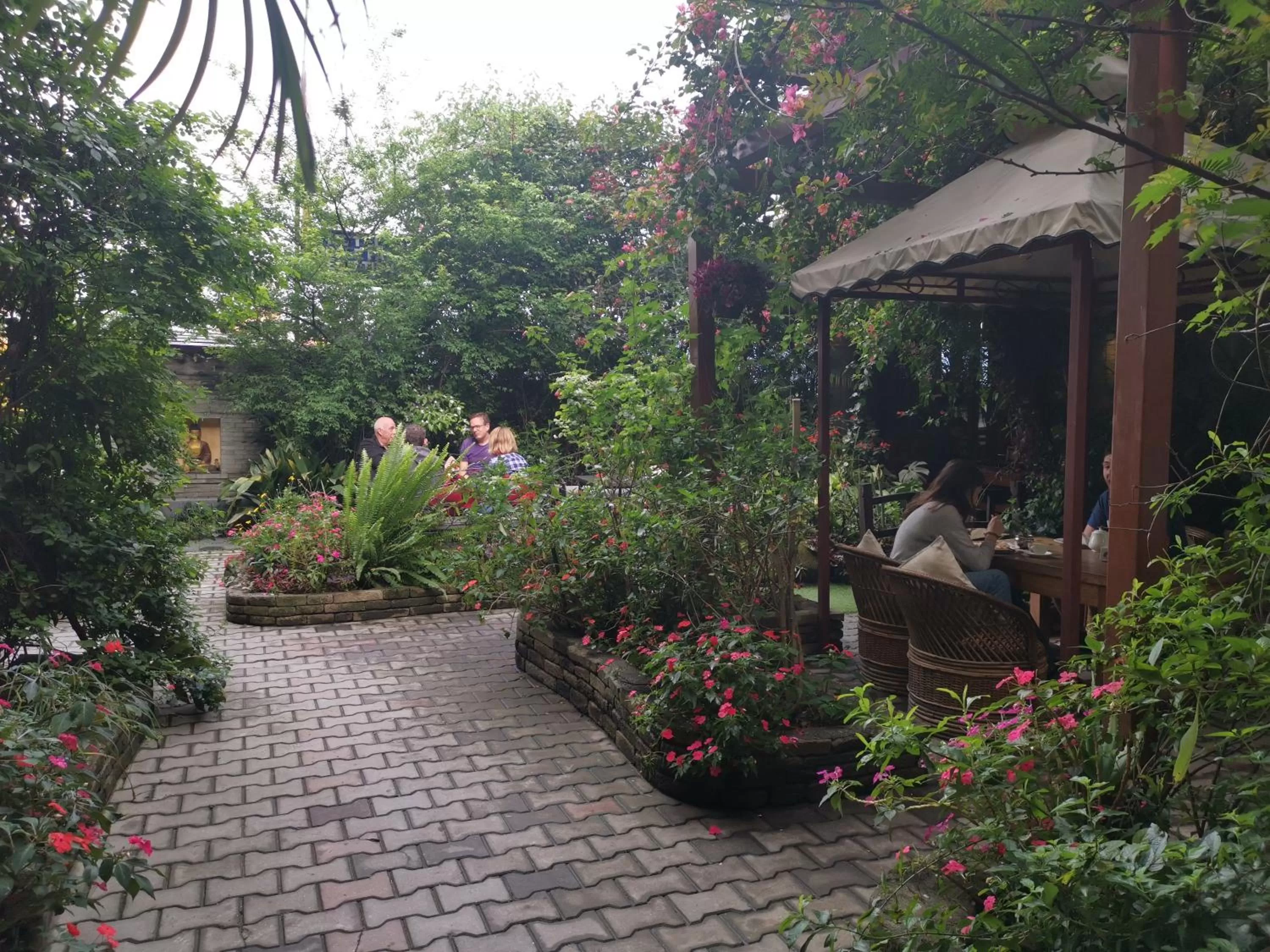 Garden in Hotel Middle Path & Spa