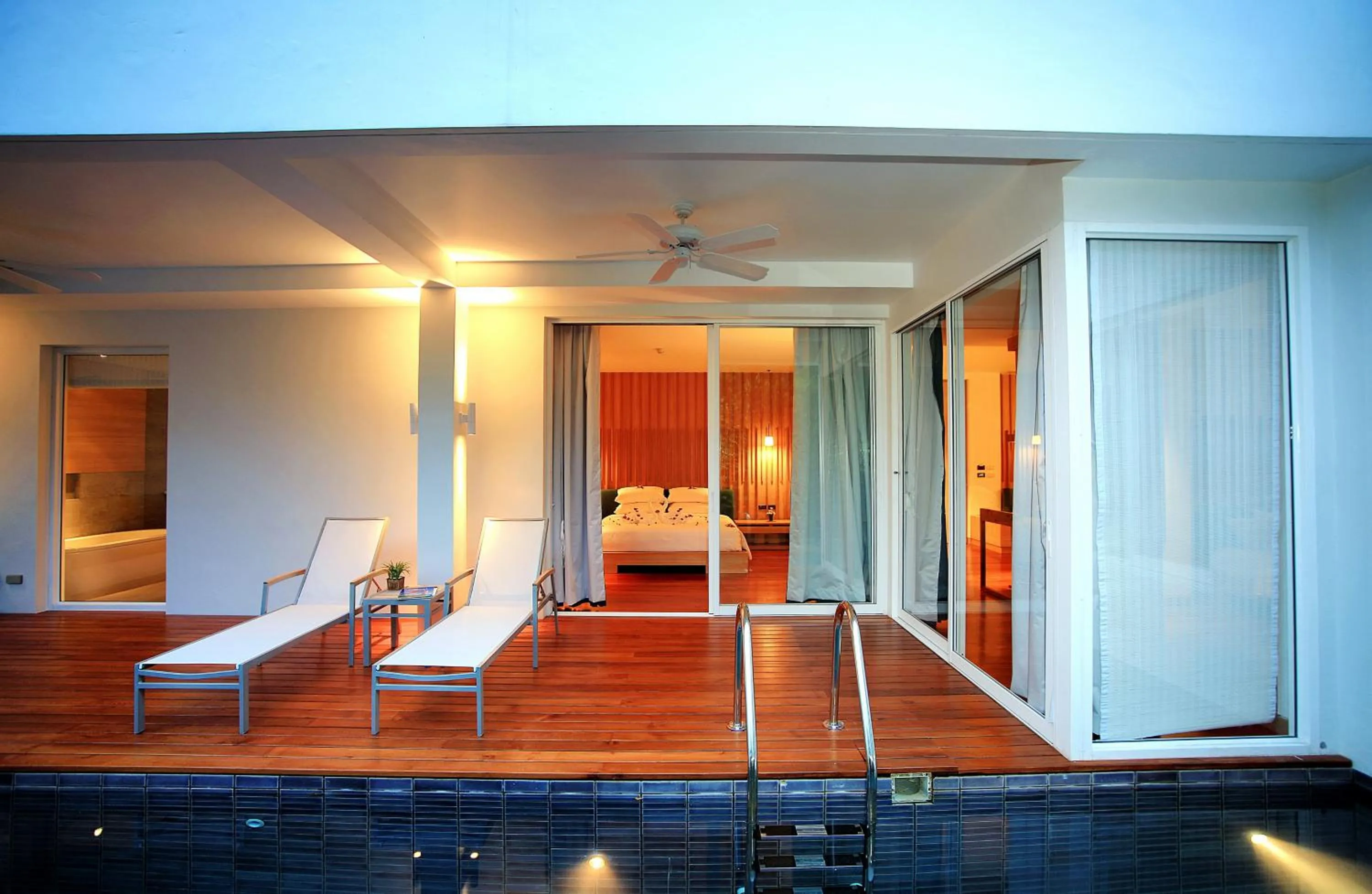 Swimming pool, Bed in Nap Patong