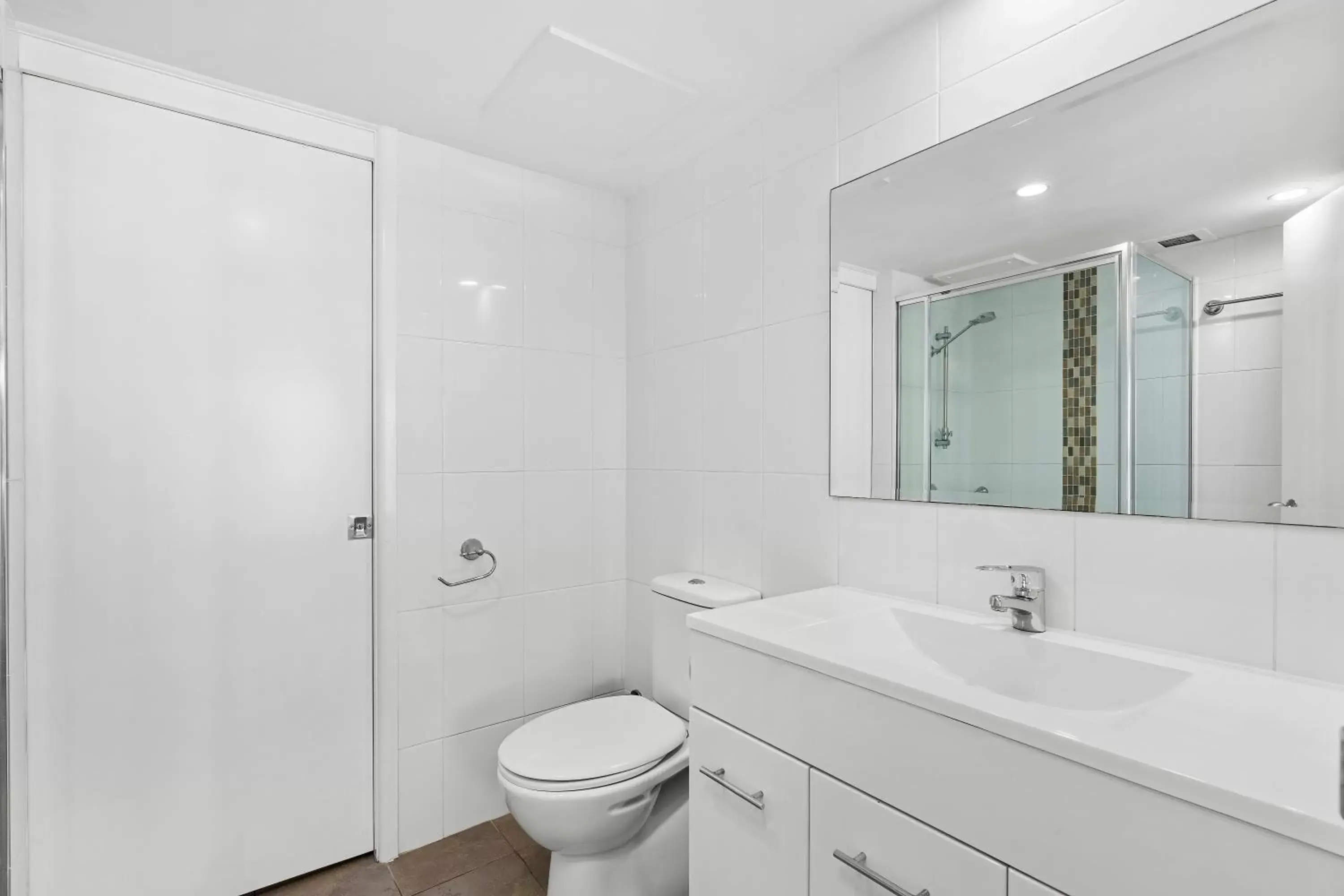 Bathroom in Baronnet Apartments