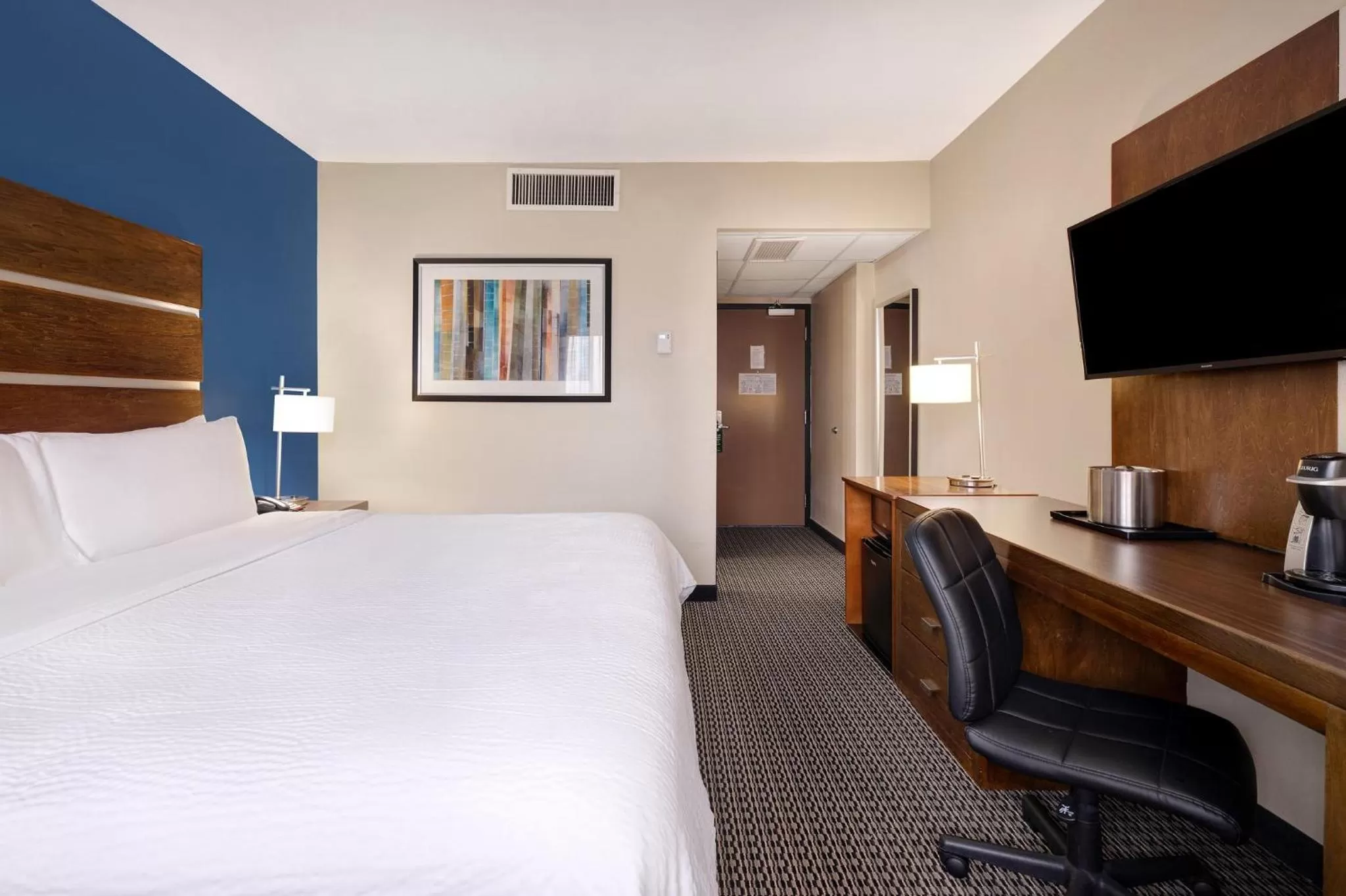 Photo of the whole room, Bed in Holiday Inn Houston Downtown by IHG