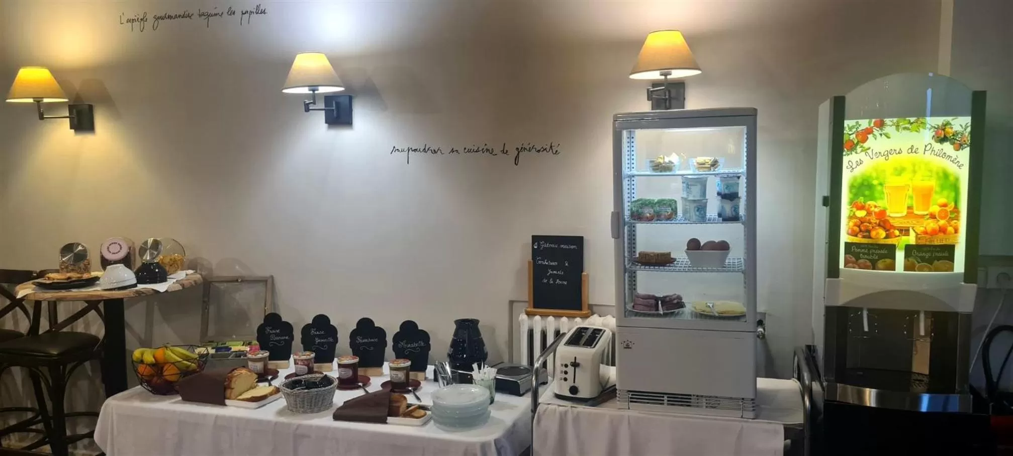 Restaurant/places to eat in Les Fregates