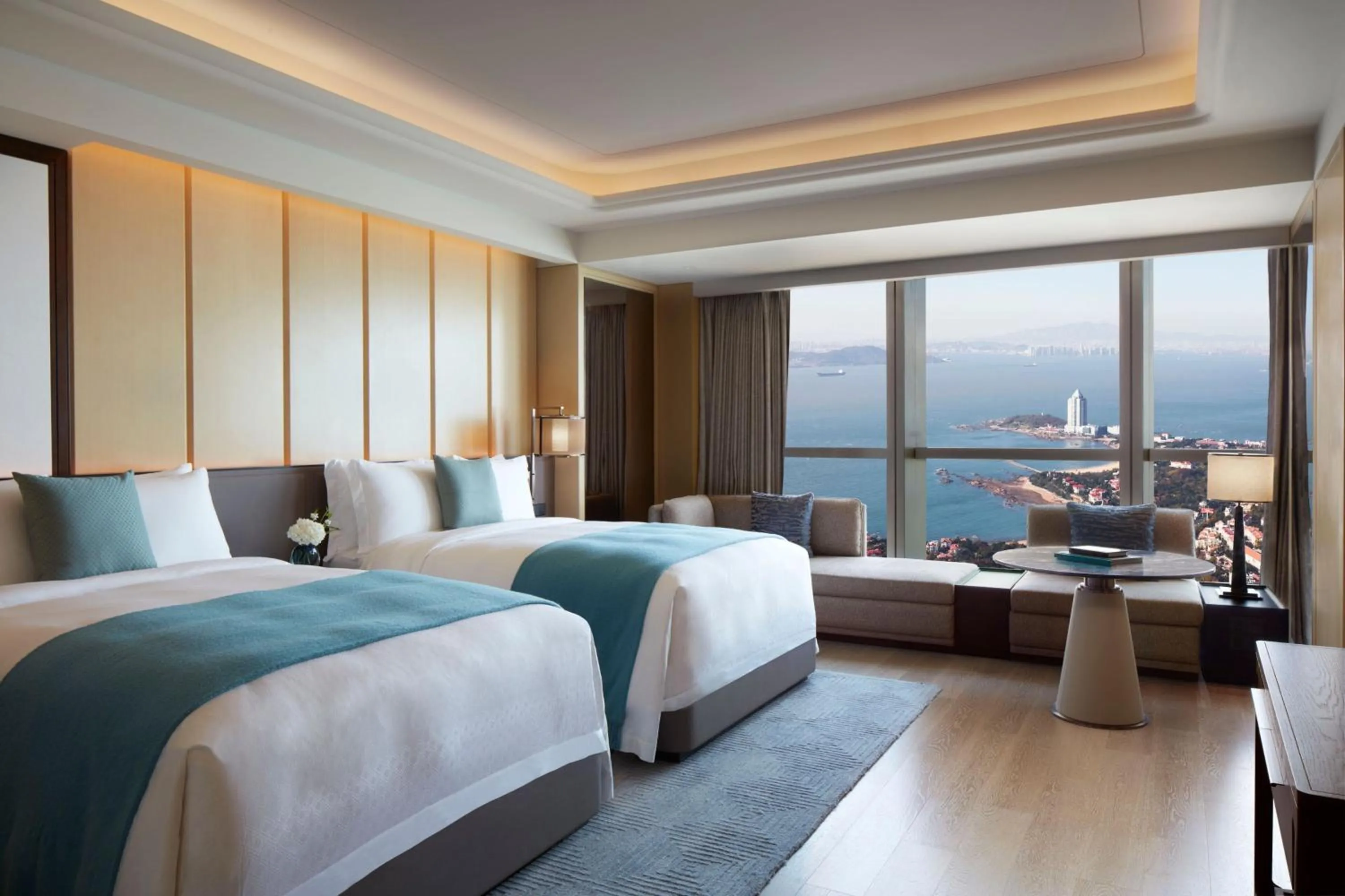 Photo of the whole room, Bed in The St. Regis Qingdao