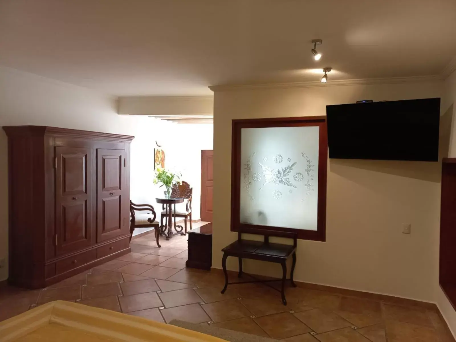 TV/Entertainment Center in Marhialja Hotel Boutique