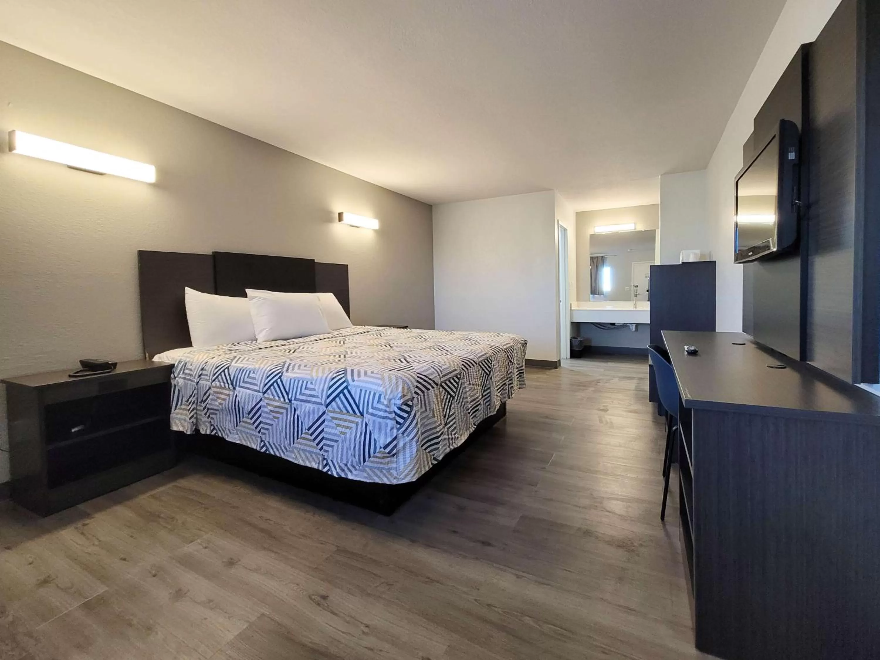 Bedroom, Bed in Motel 6 Wichita KS South I35