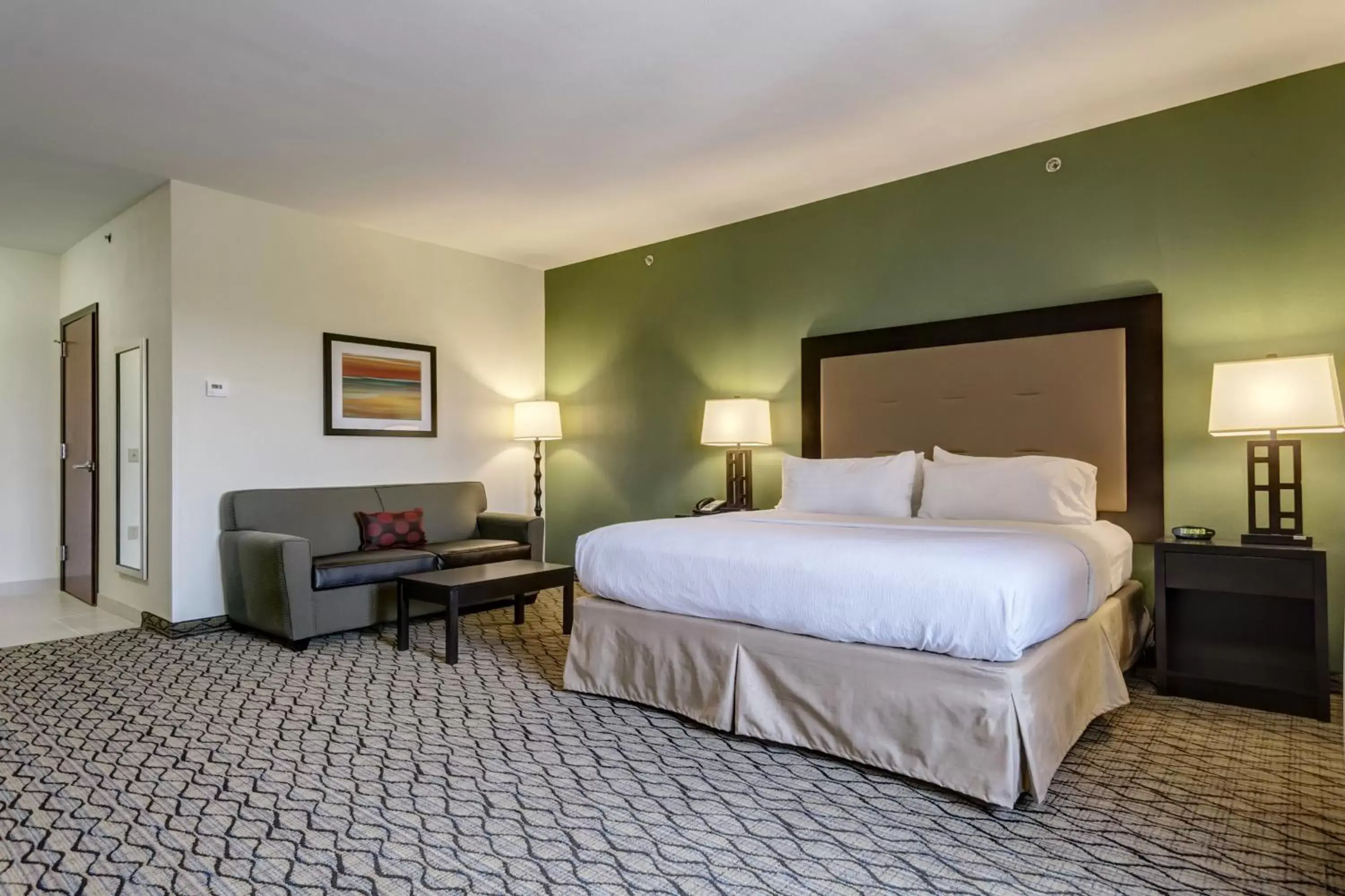 Photo of the whole room, Bed in Holiday Inn Poplar Bluff, an IHG Hotel