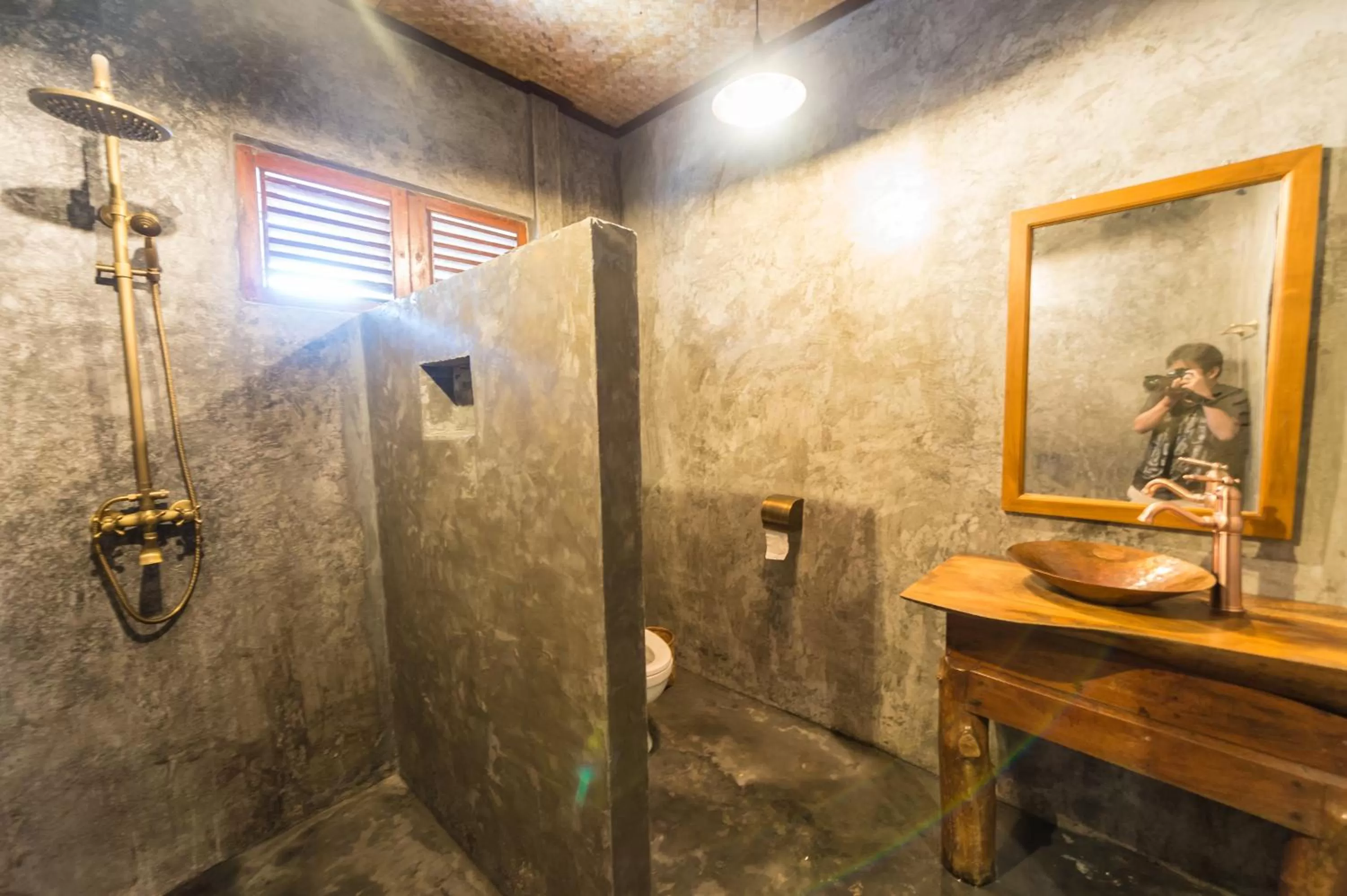 Toilet in Huan Amphan