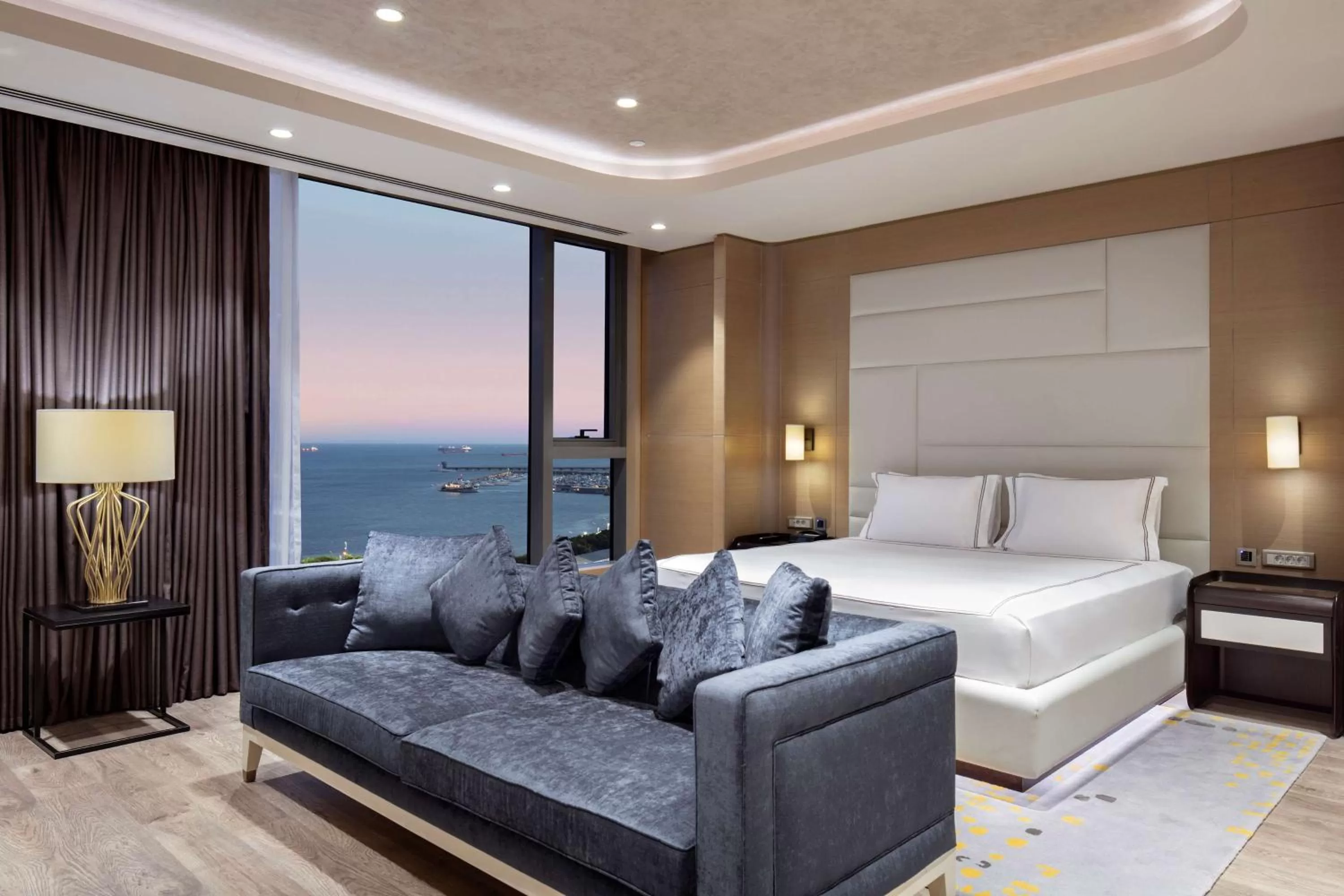 Bed in Hilton Istanbul Bakirkoy