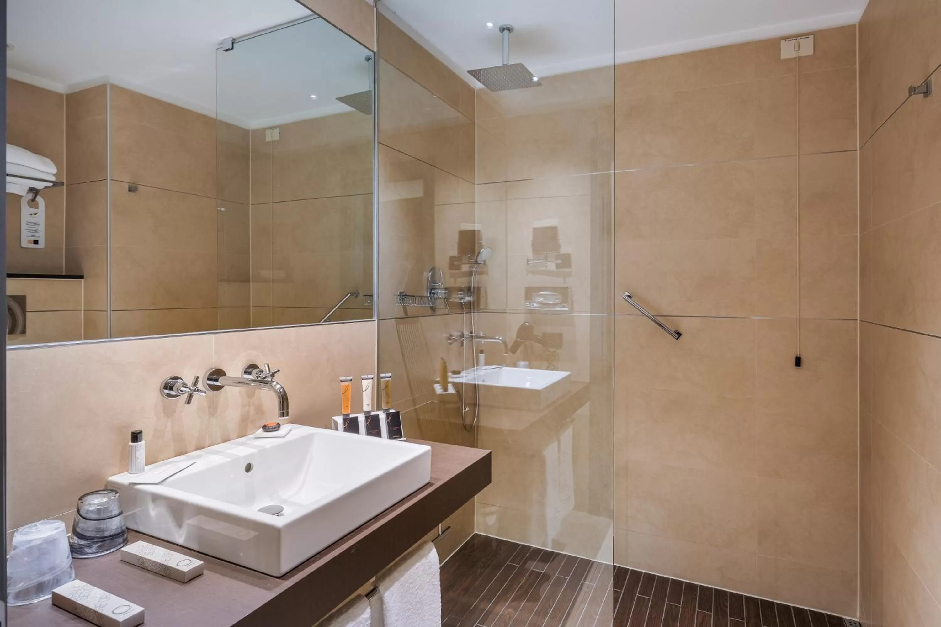 Shower in Savhotel Fiera Bologna