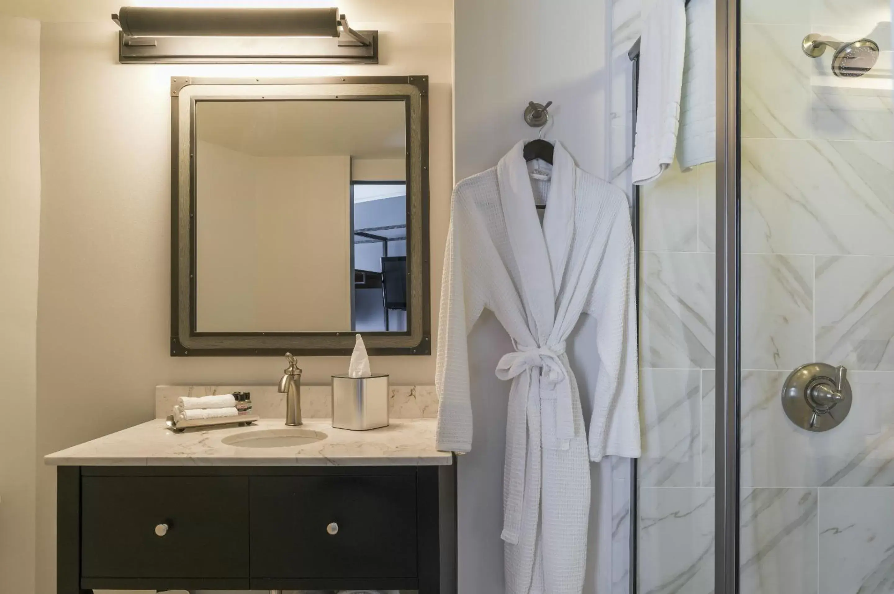 Bathroom in The Boxer