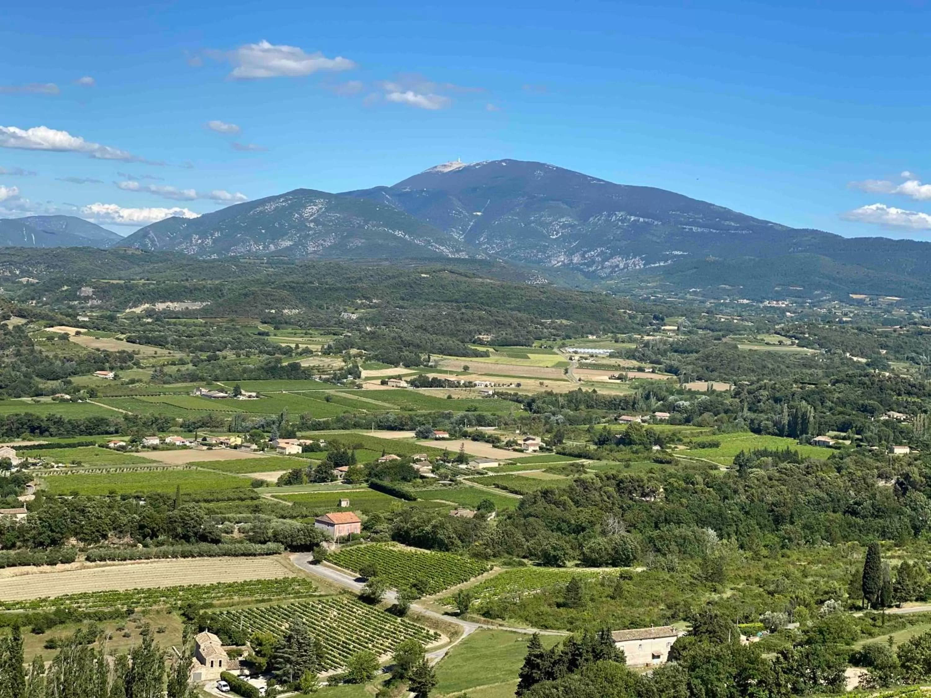 Natural landscape, Bird's-eye View in Chambre d'hôte au pied du Ventoux