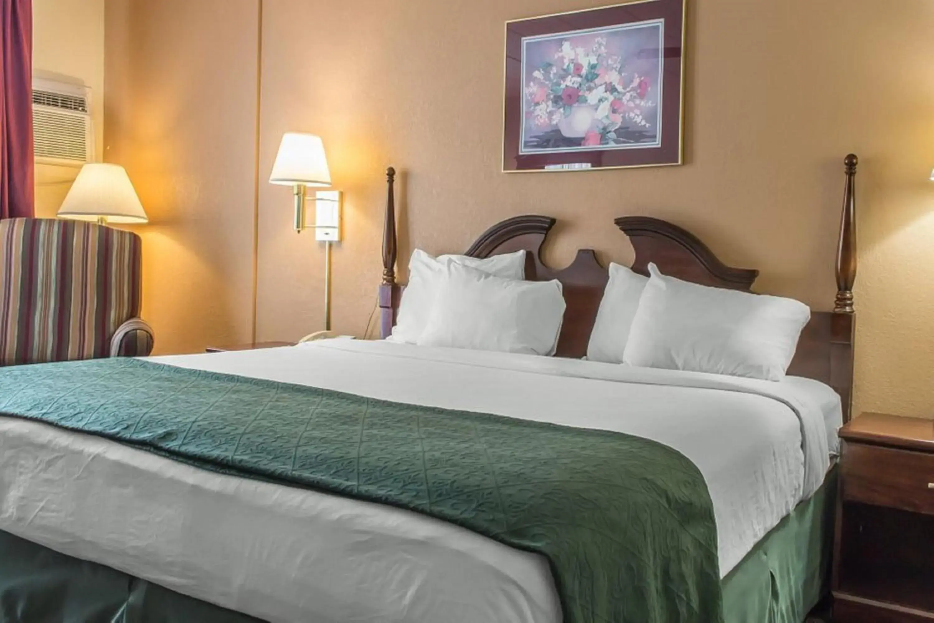 Bedroom, Bed in FairBridge Inn & Suites Poconos