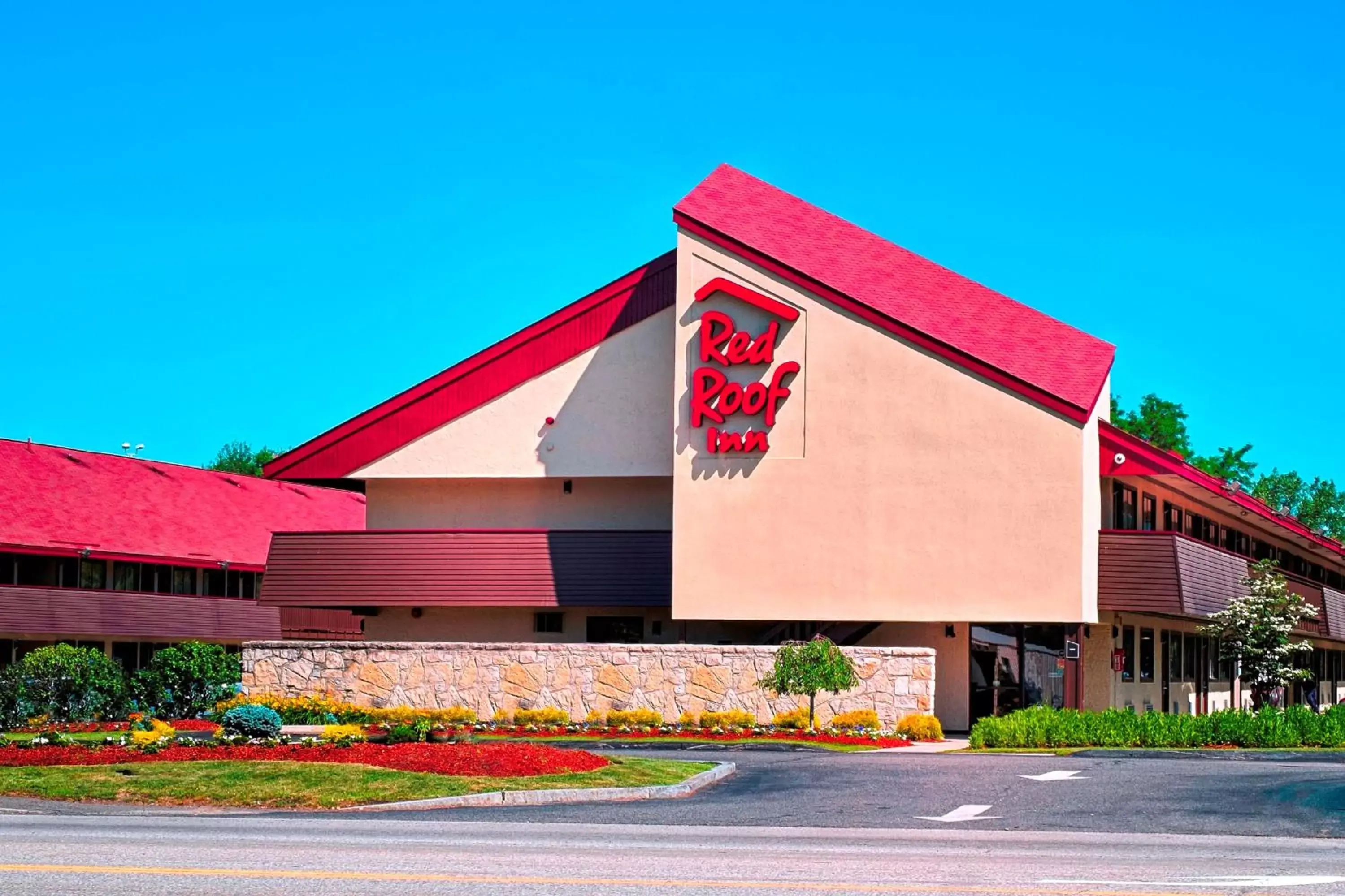 Property Building in Red Roof Inn Edison