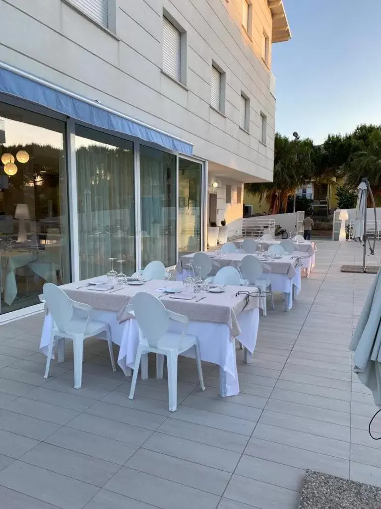 Patio, Restaurant/Places to Eat in Elite Boutique Hotel