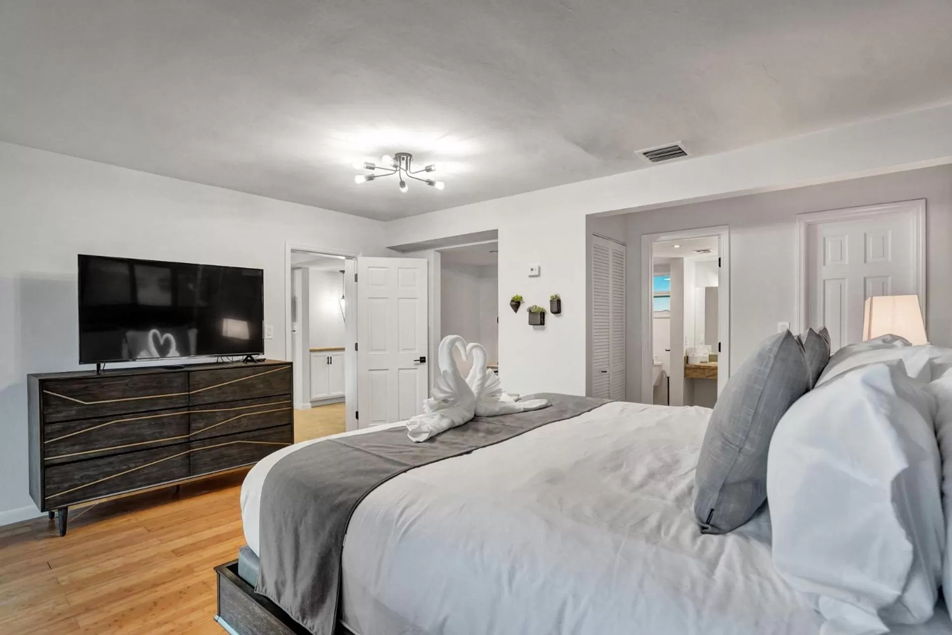 Other, Bed in RA suites