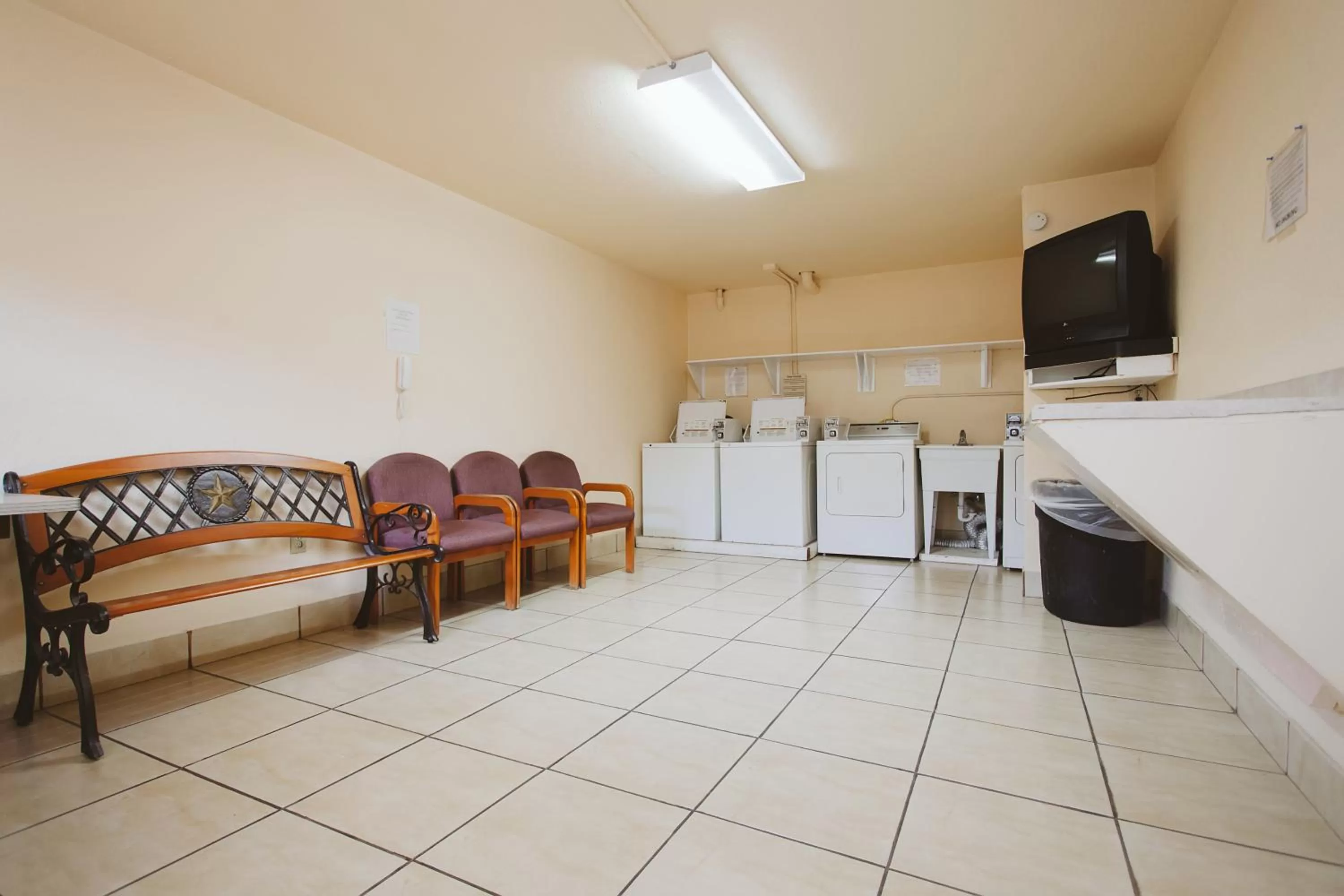 Area and facilities in Space City Inn