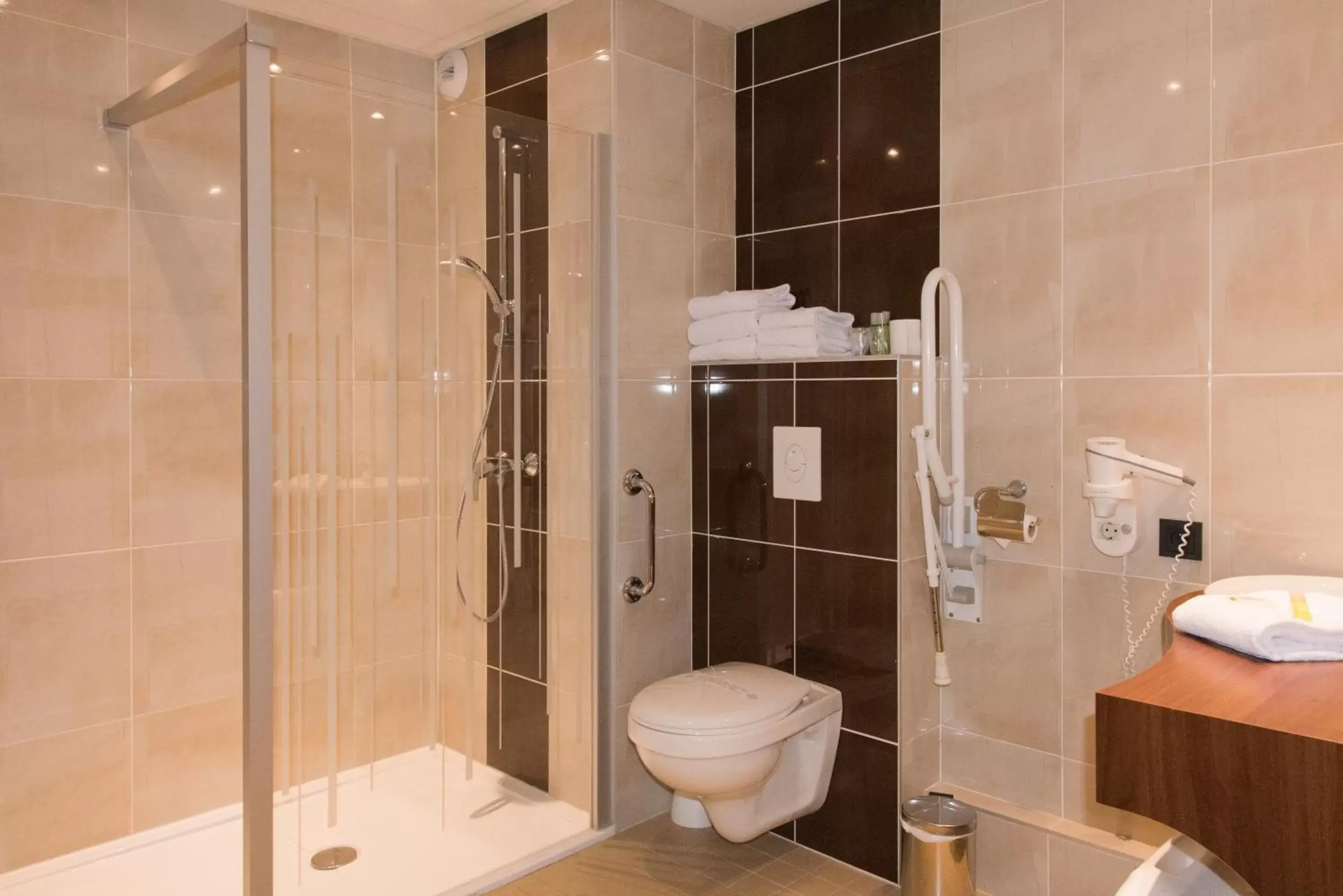 Shower, Bathroom in Brit Hotel Tours Sud – Le Cheops