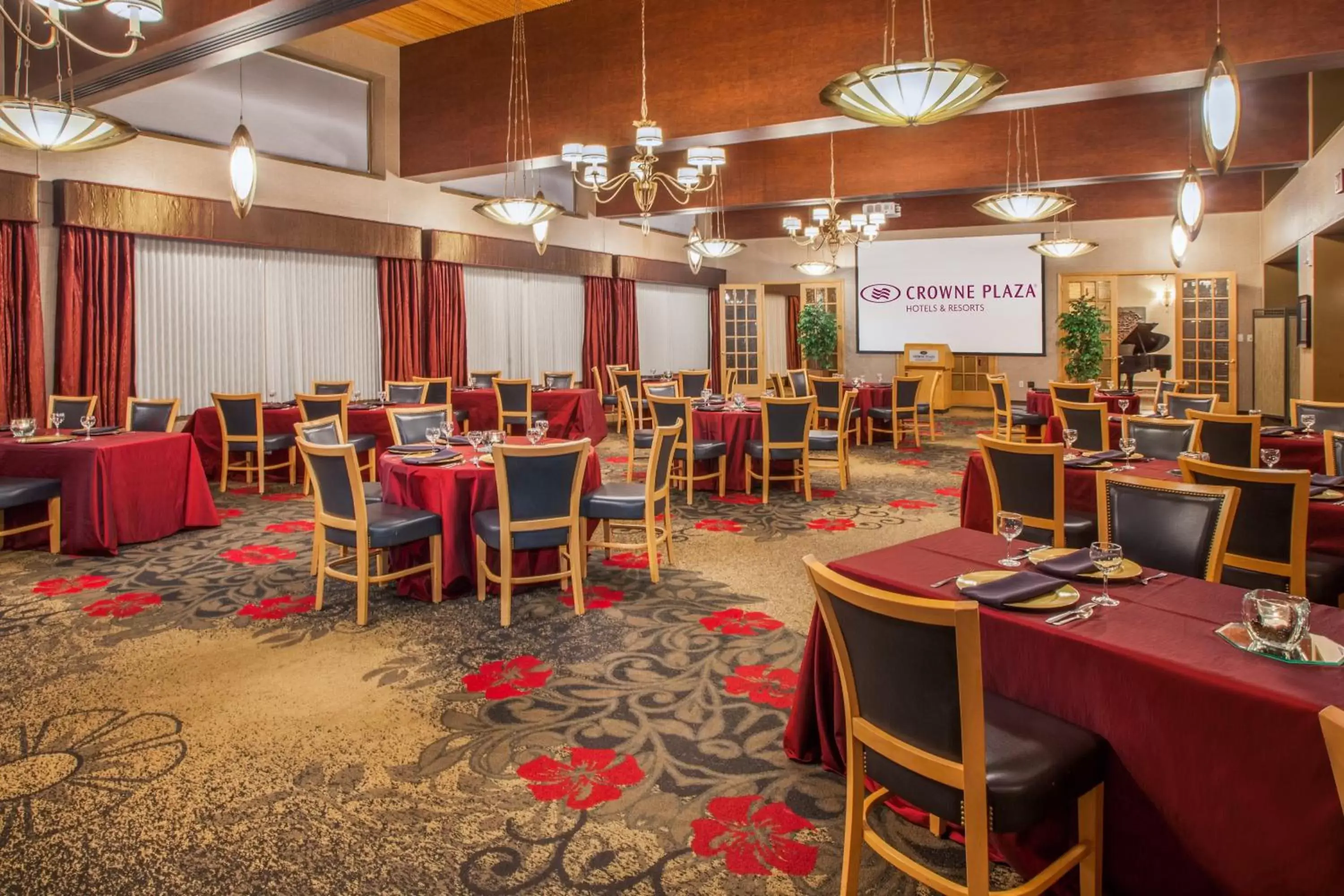 Banquet/Function facilities in Crowne Plaza Minneapolis West, an IHG Hotel