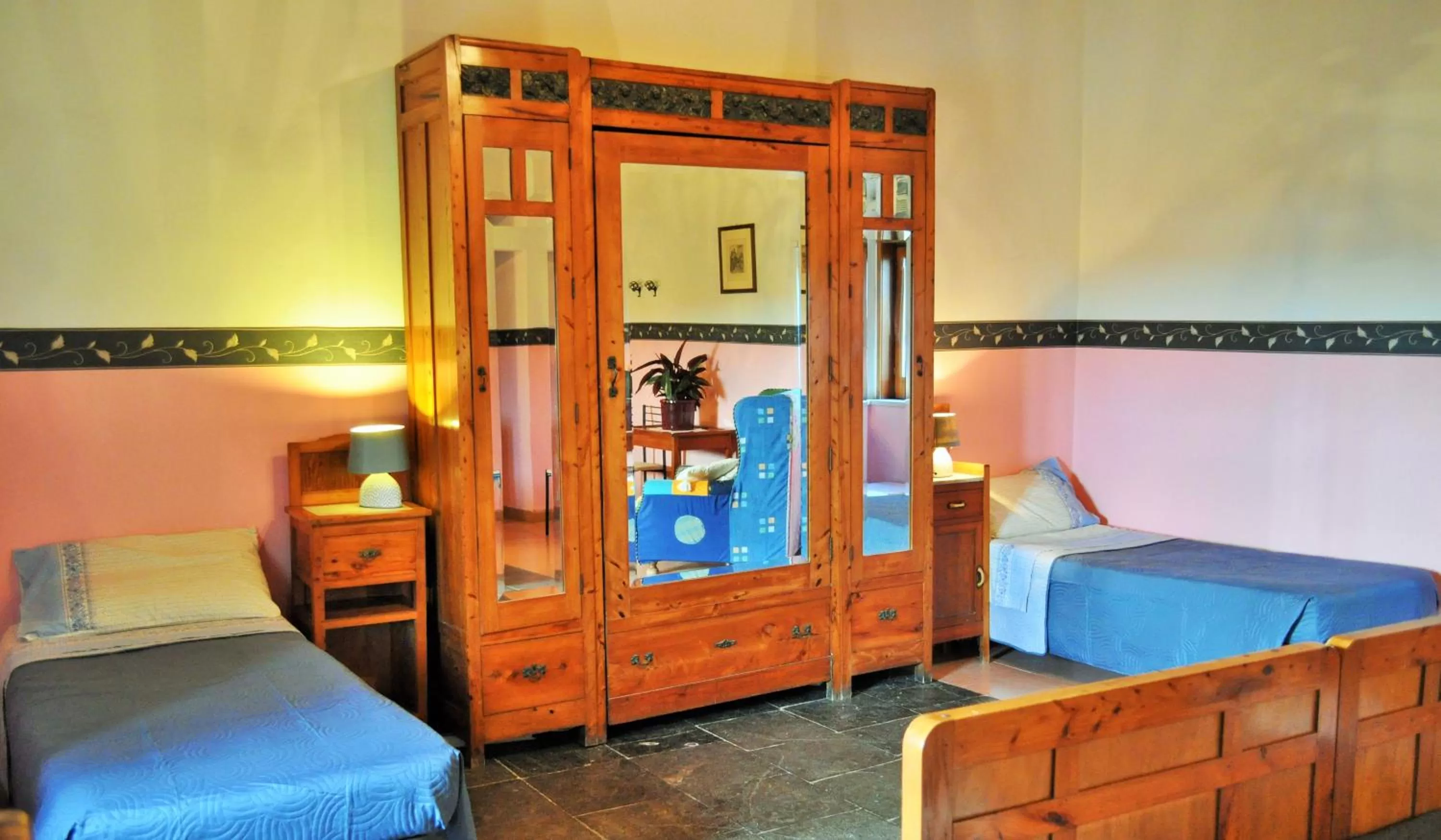 Photo of the whole room, Bed in Vinciucci